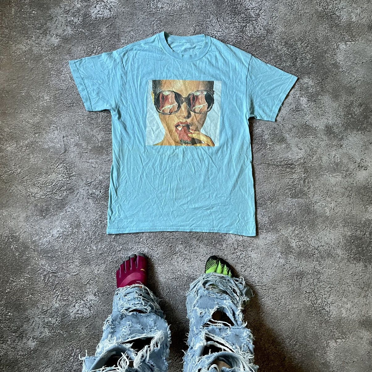 Vintage Vintage Y2K Sun Faded Graphic Tee Portrait Print Blue Swag M Size US M / EU 48-50 / 2 - 1 Thumbnail