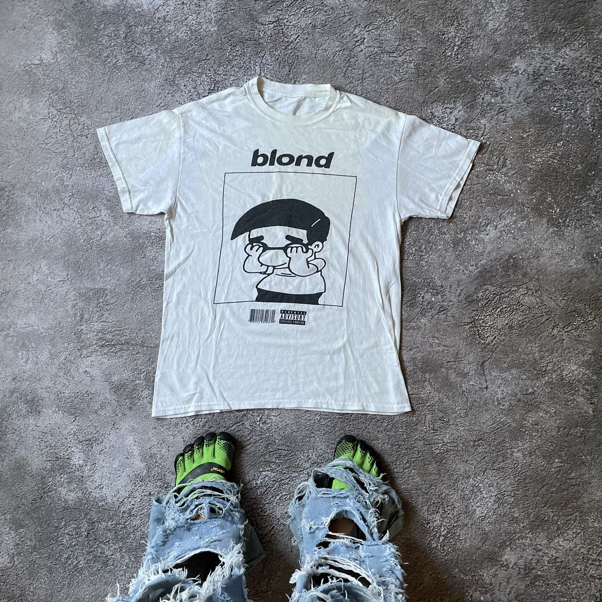 Vintage Vintage Y2K Graphic Tee Blond Cartoon Print Faded White M Size US M / EU 48-50 / 2 - 1 Thumbnail