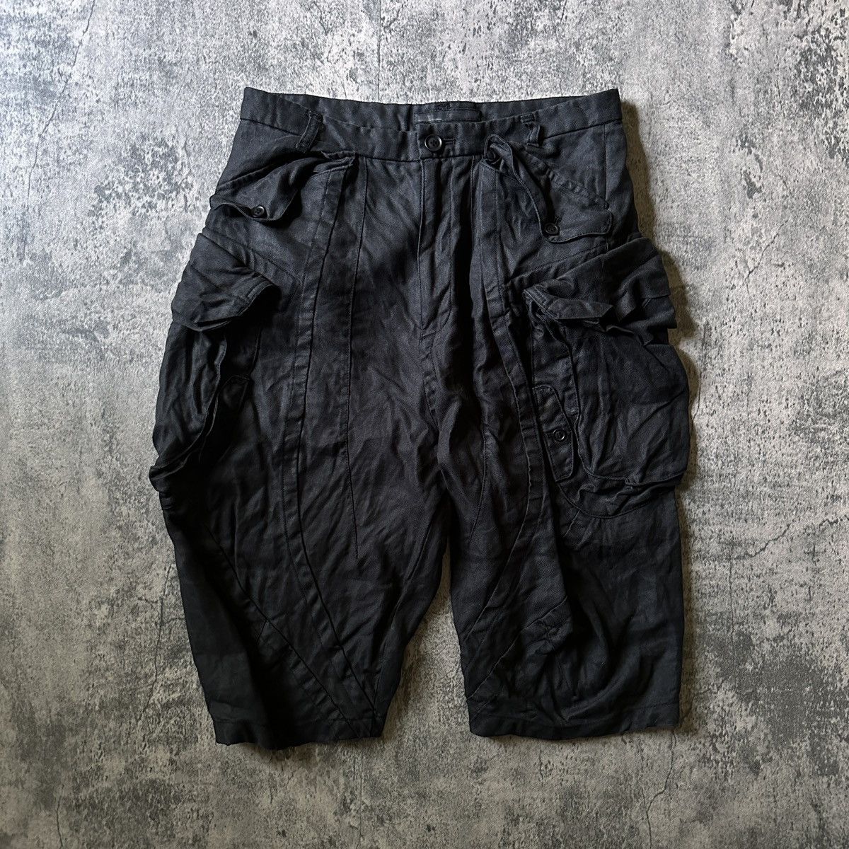 image of Ss12 Julius_7 Gas Mask Cargo Shorts in Black, Men's (Size 31)