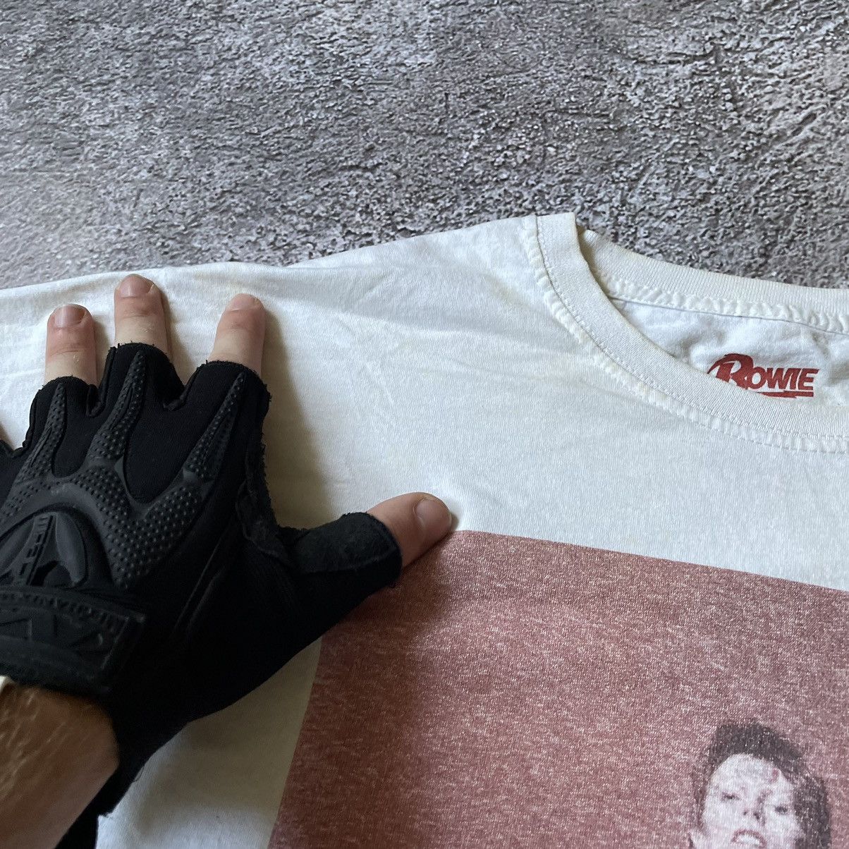 Vintage Vintage Y2K Sun Faded Graphic Tee Abstract Portrait Cream L Size US L / EU 52-54 / 3 - 7 Thumbnail