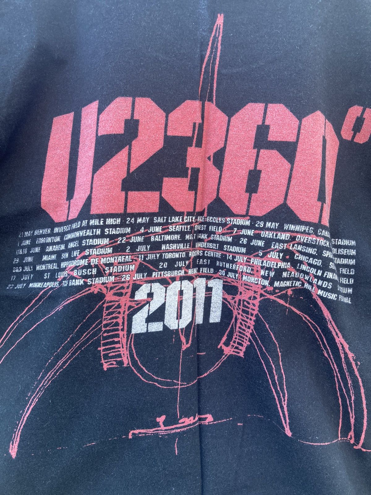 Band Tees U2 2011 360 tour Tshirt Size US M / EU 48-50 / 2 - 4 Thumbnail