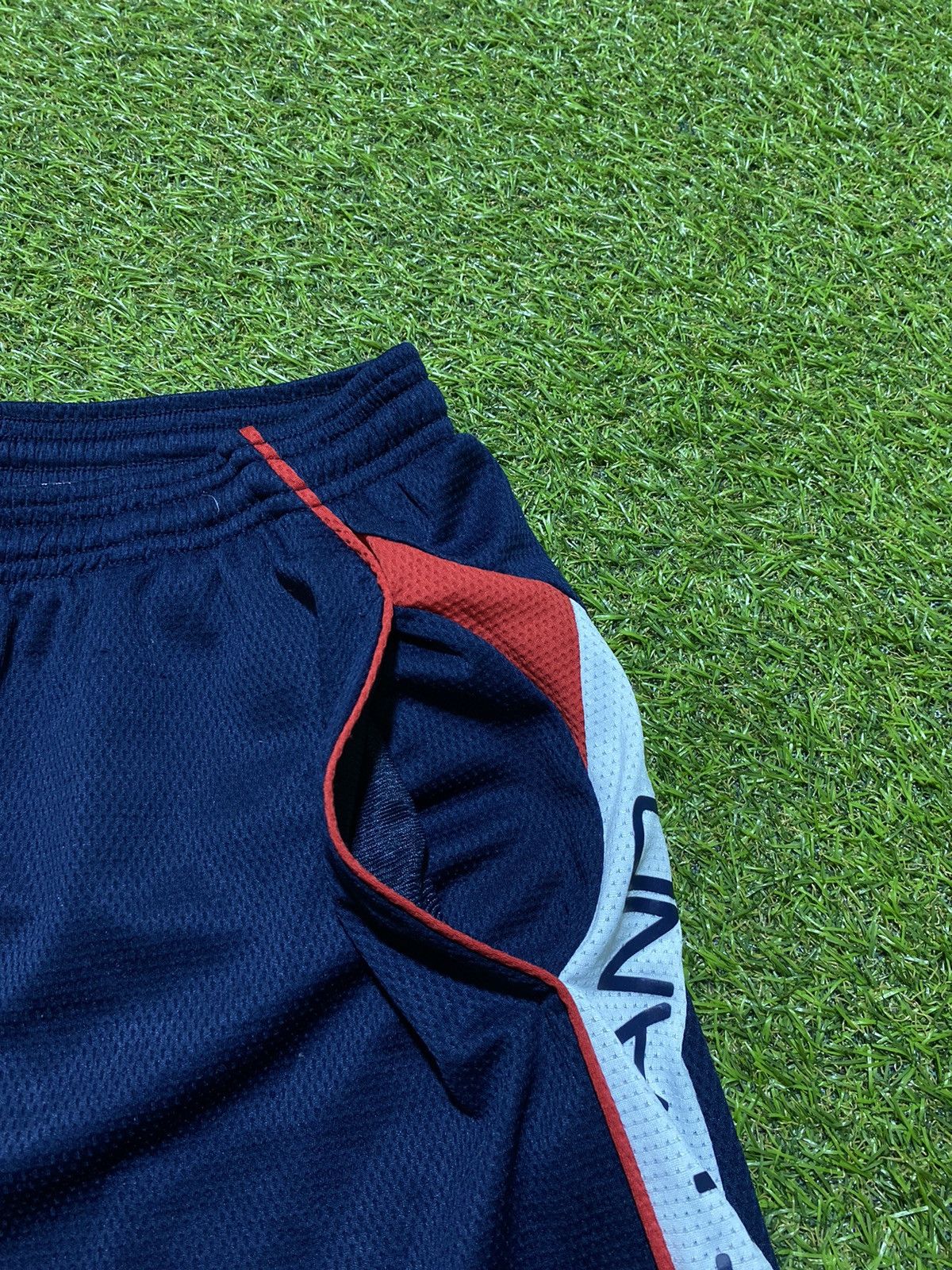 Umbro Vintage 90s Umbro England shorts streetwear football size L Size US 34 / EU 50 - 2 Thumbnail