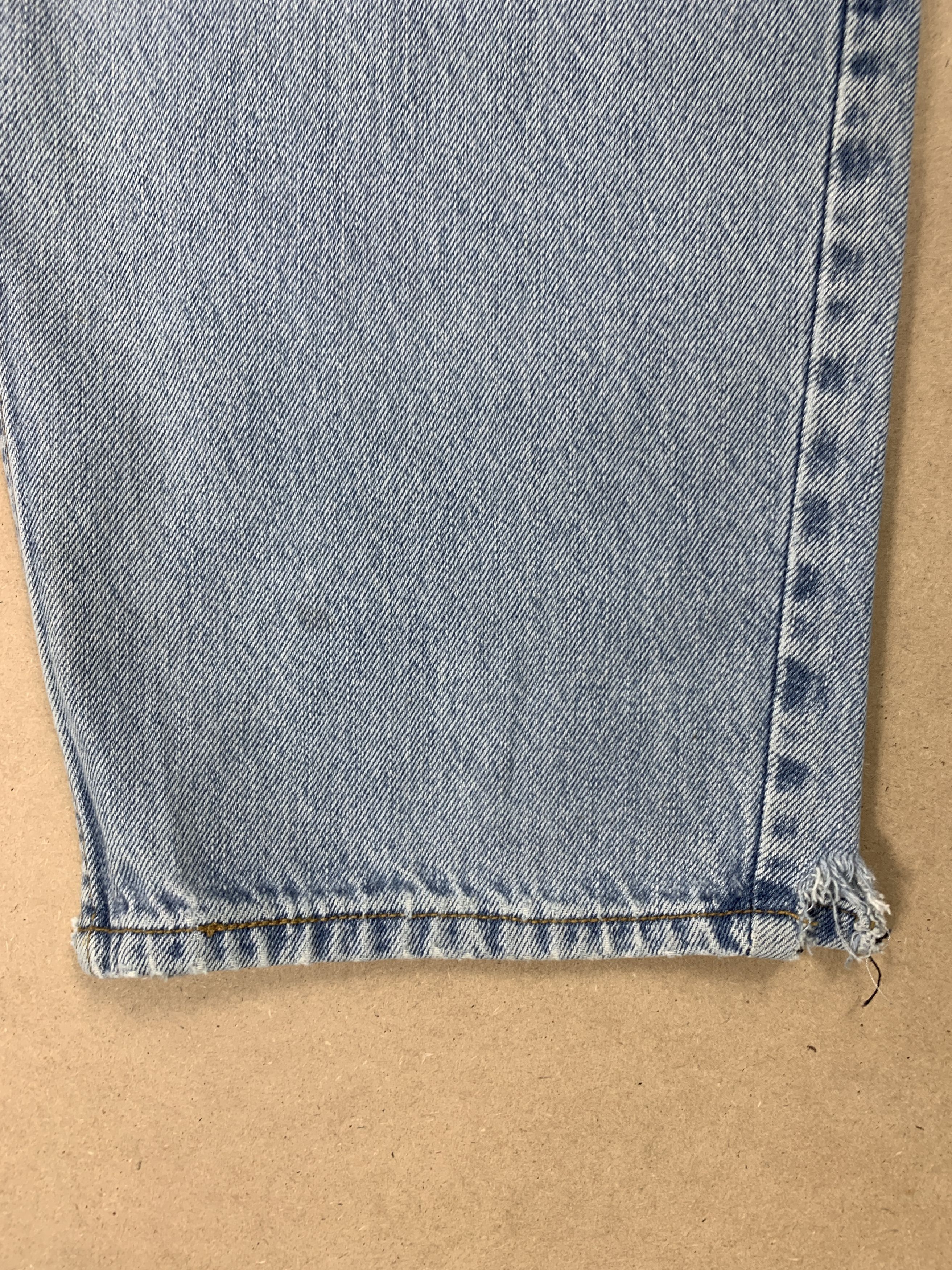 Levi's Vintage LEVI'S 560 Straight Cut Light Wash Jeans Size US 36 / EU 52 - 3 Thumbnail