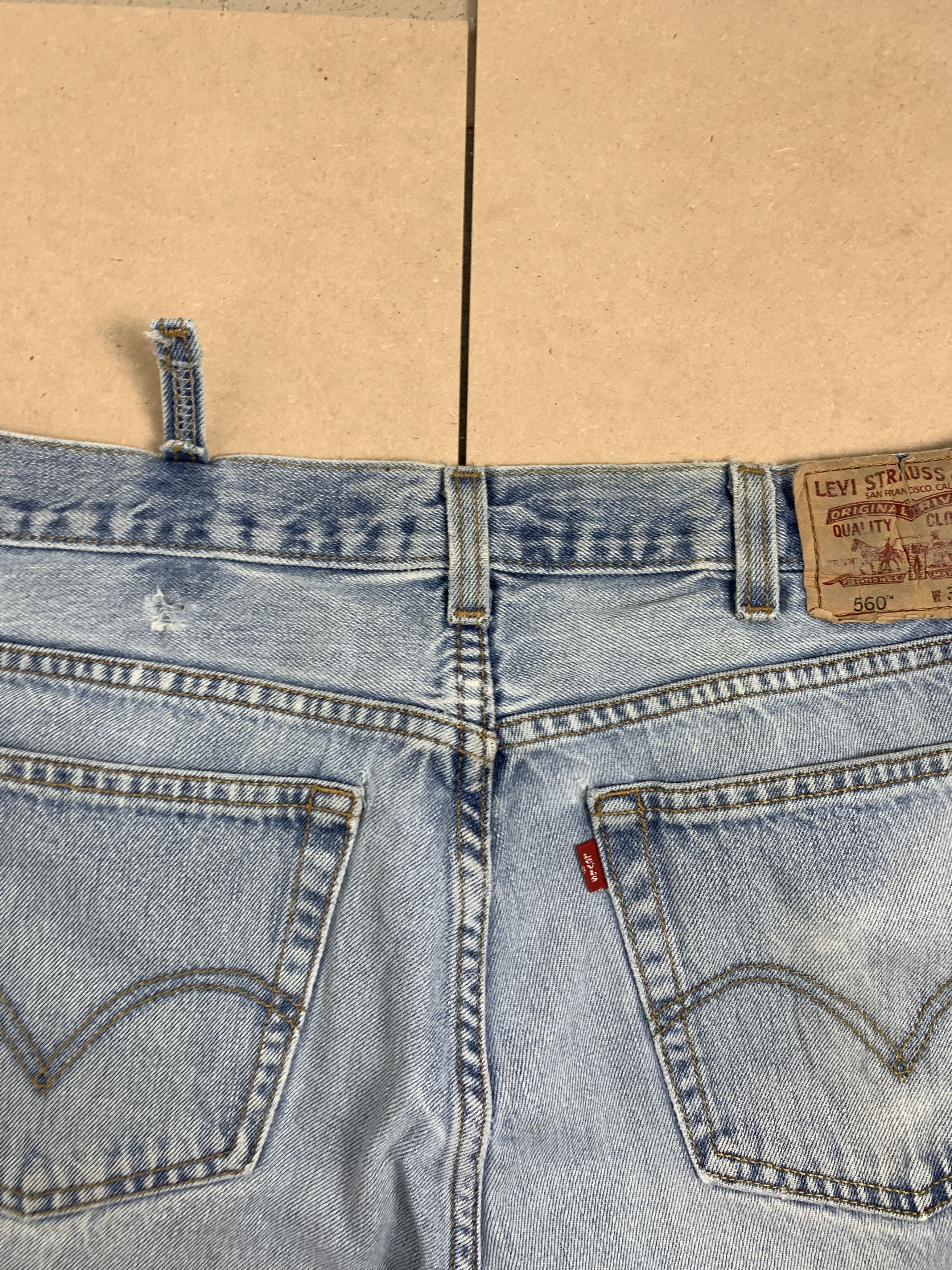 Levi's Vintage LEVI'S 560 Straight Cut Light Wash Jeans Size US 36 / EU 52 - 10 Thumbnail