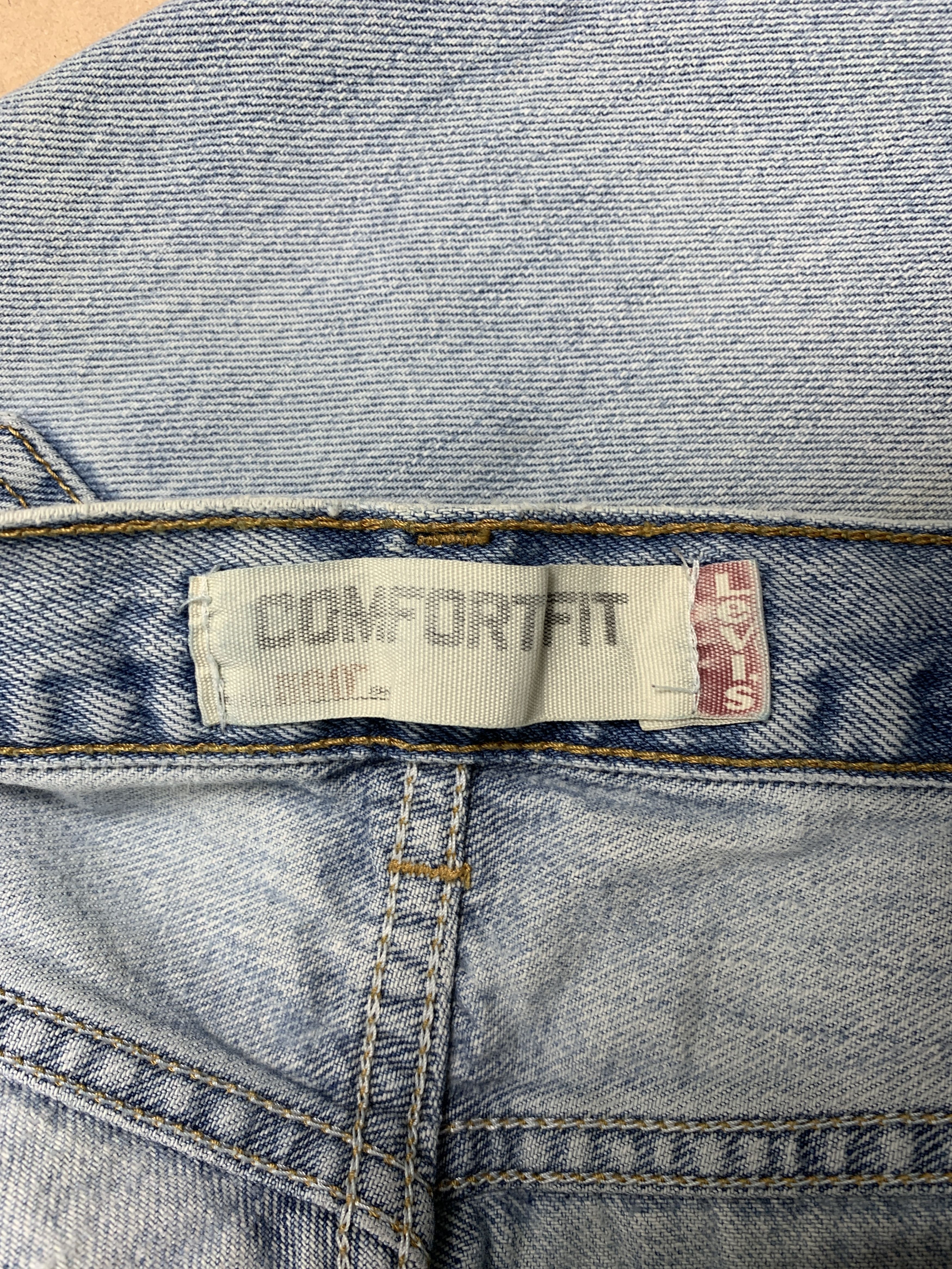 Levi's Vintage LEVI'S 560 Straight Cut Light Wash Jeans Size US 36 / EU 52 - 11 Thumbnail