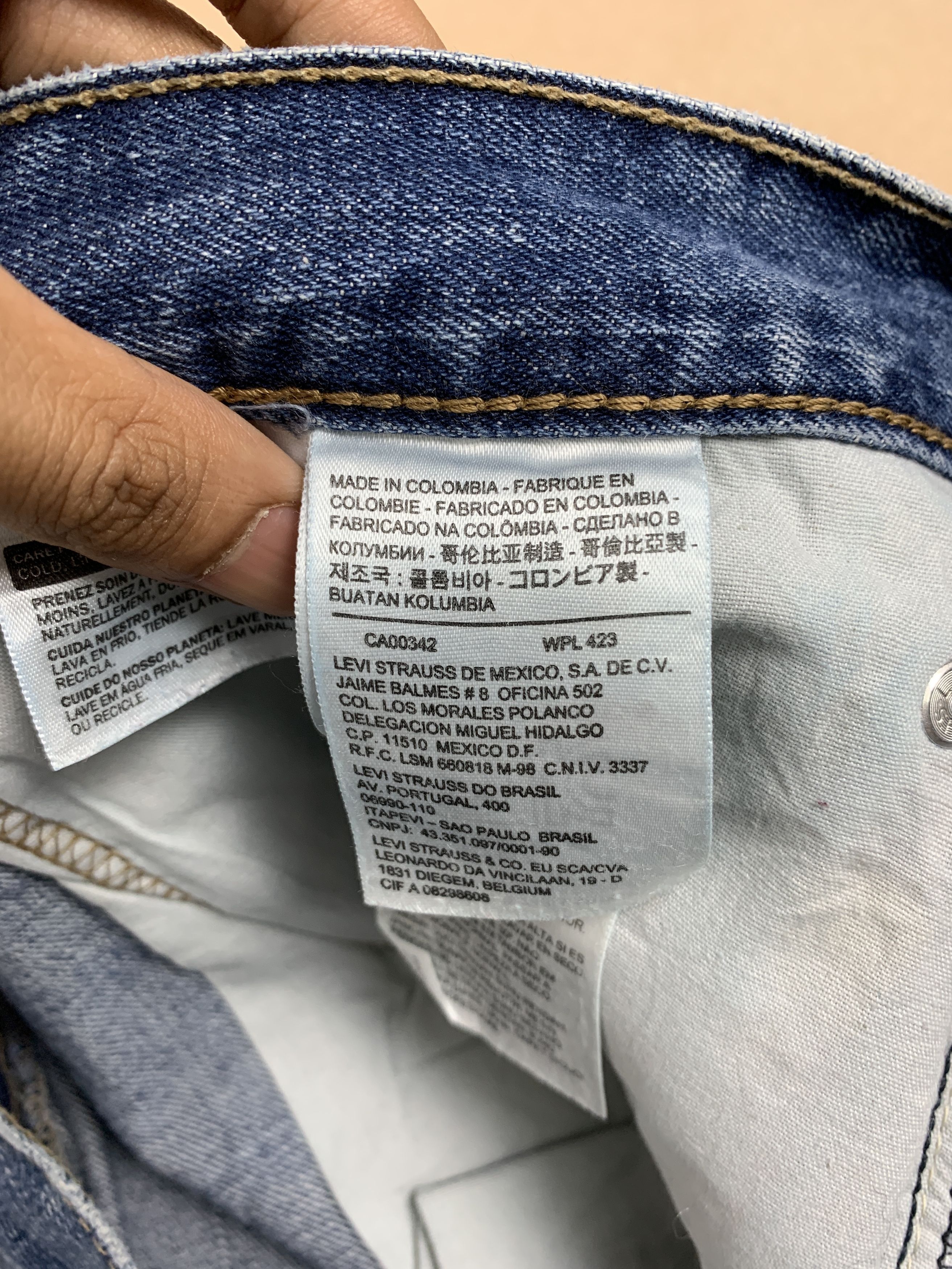 Levi's × Vintage Vintage LEVI'S 559 Straight Cut Faded Blue Jeans Size US 44 / EU 60 - 13 Thumbnail