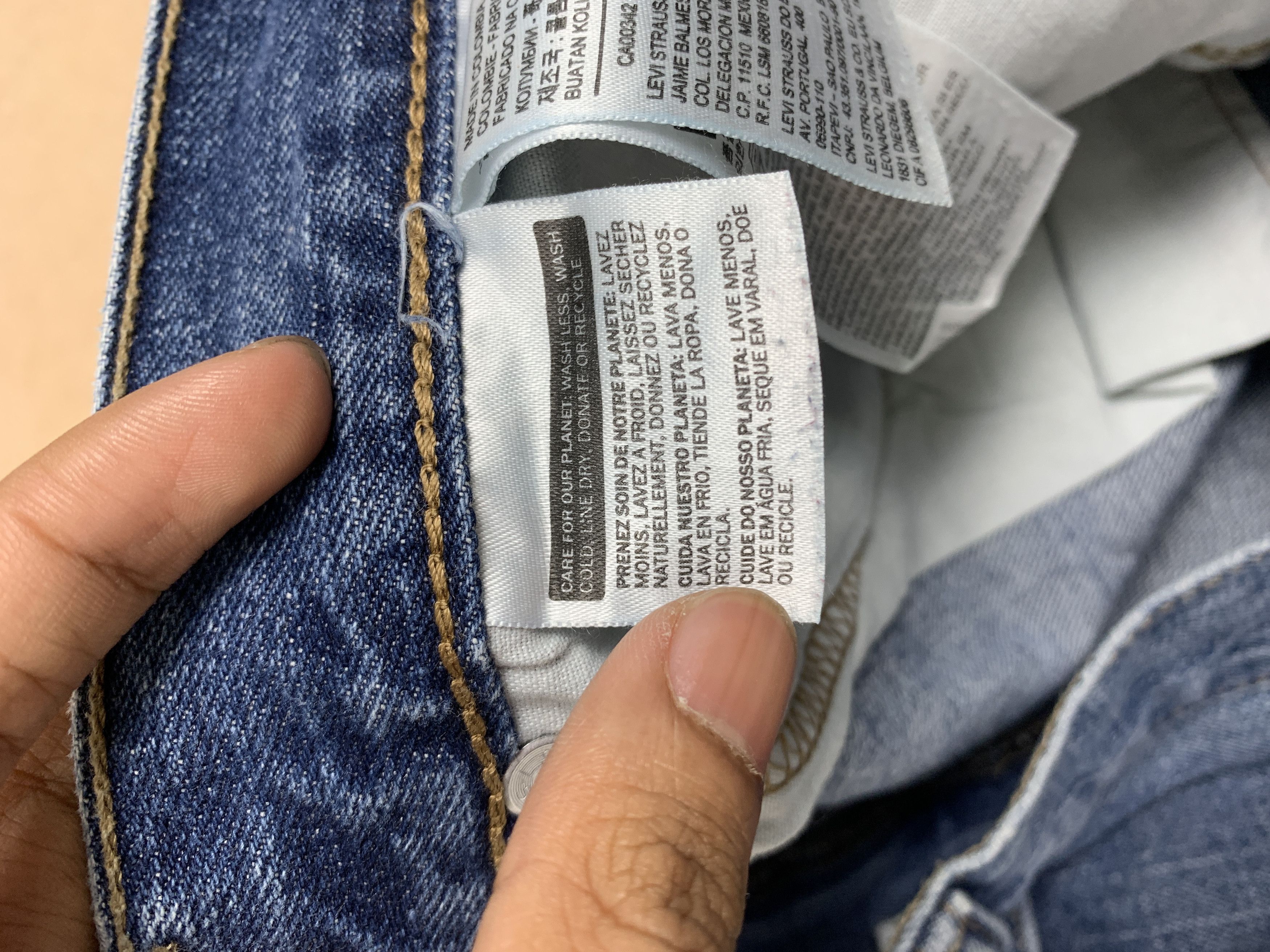 Levi's × Vintage Vintage LEVI'S 559 Straight Cut Faded Blue Jeans Size US 44 / EU 60 - 12 Thumbnail