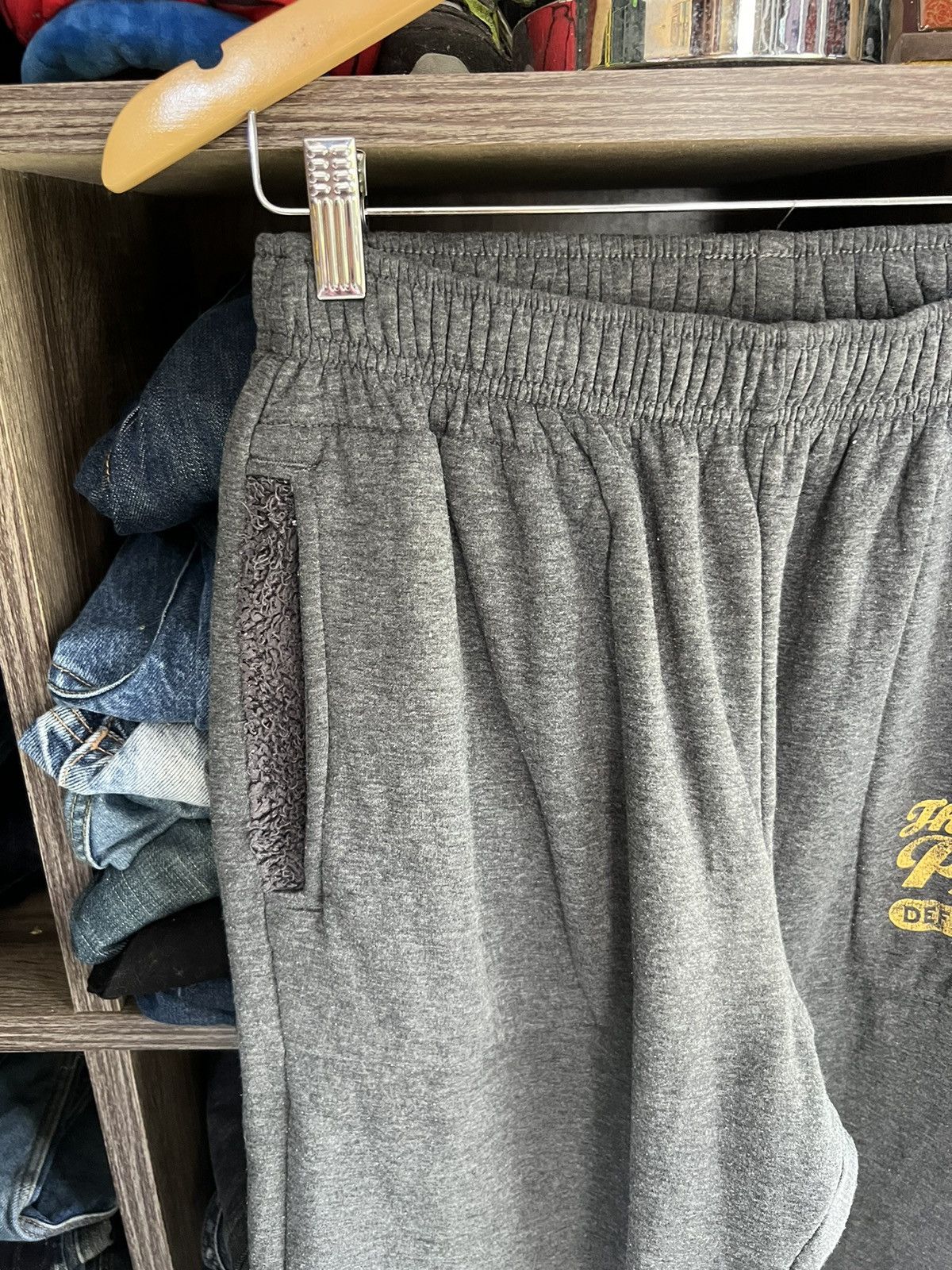 Airwalk 🔥Airwalk Faux Fur Sweatpants Jogger Size US 31 - 3 Thumbnail