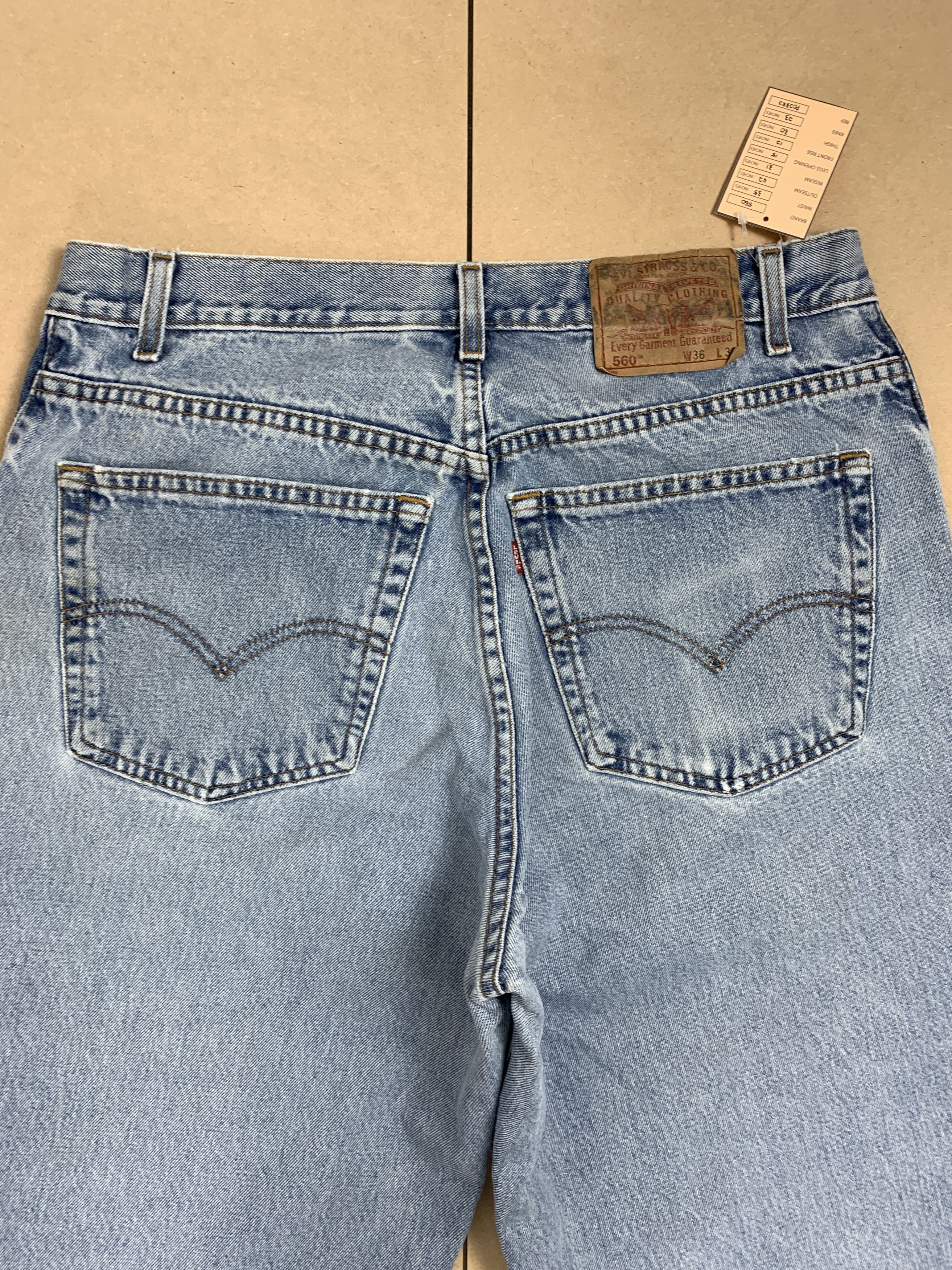 Levi's Vintage LEVI'S 560 Straight Cut Faded Jeans P0382 Size US 35 - 7 Thumbnail