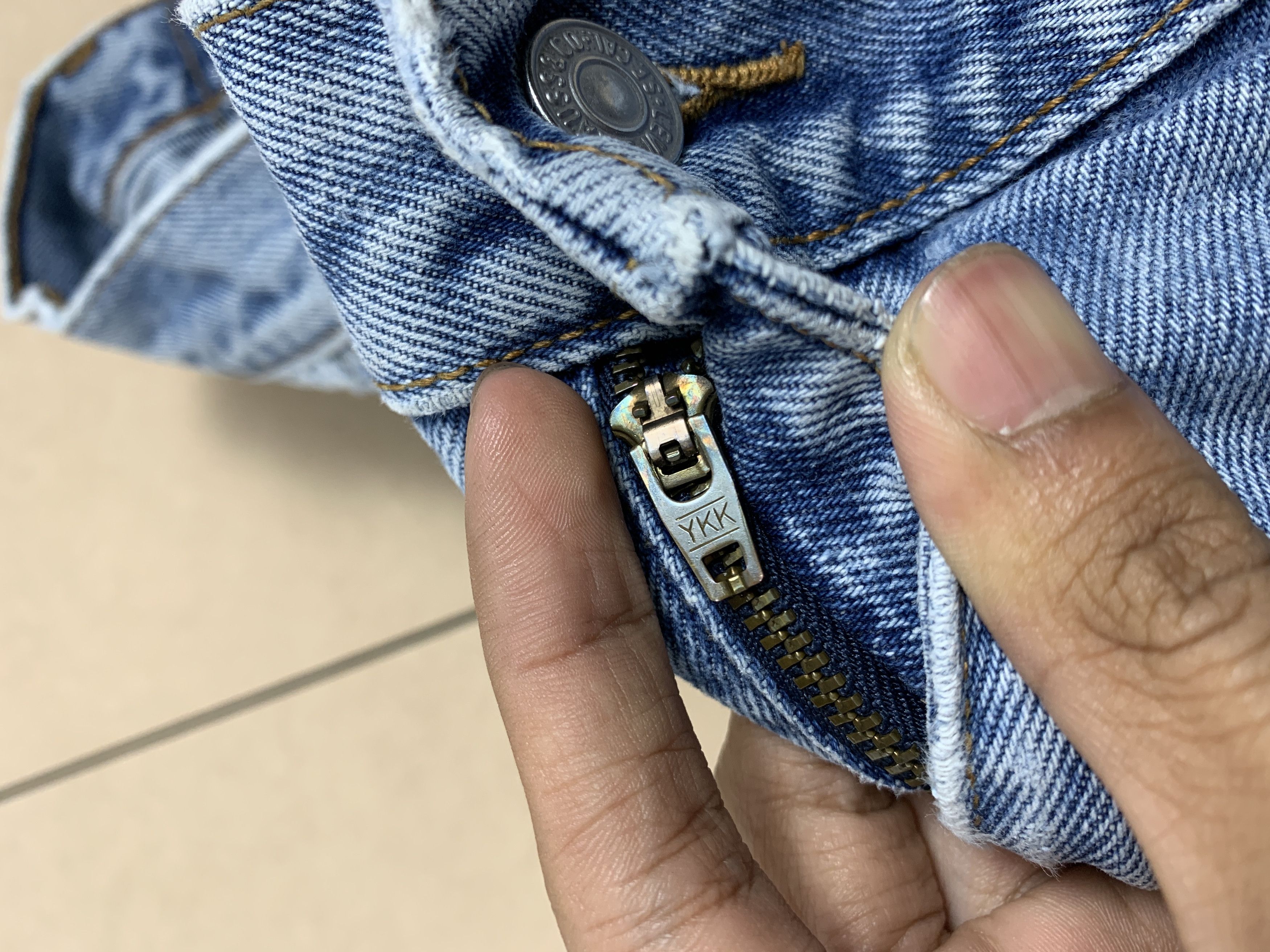 Levi's Vintage LEVI'S 560 Straight Cut Faded Jeans P0382 Size US 35 - 14 Thumbnail