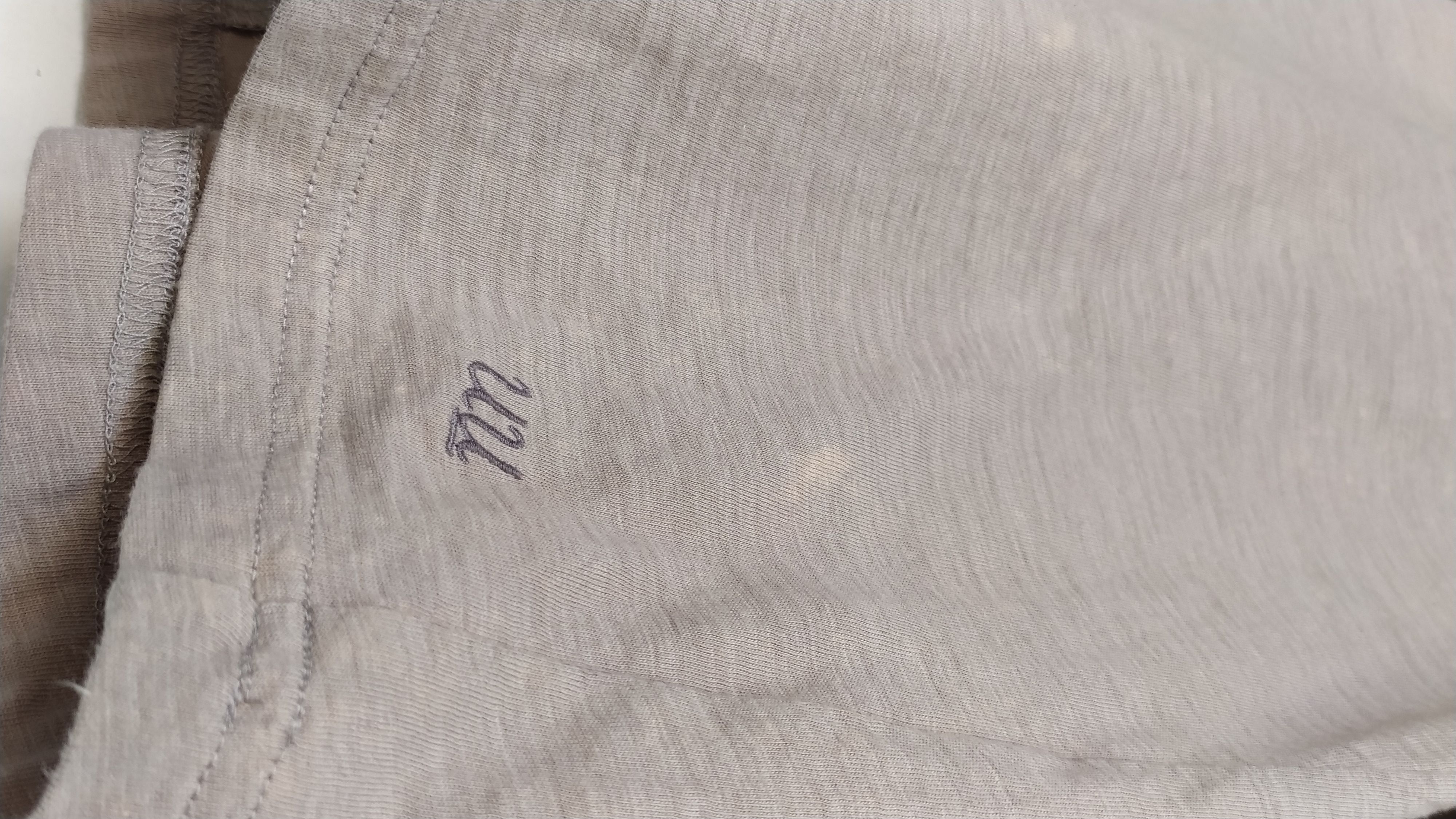 Undercover × Uniqlo UU Uniqlo x Undercover HIJOE! Longsleeve t shirt size M Size US M / EU 48-50 / 2 - 6 Thumbnail