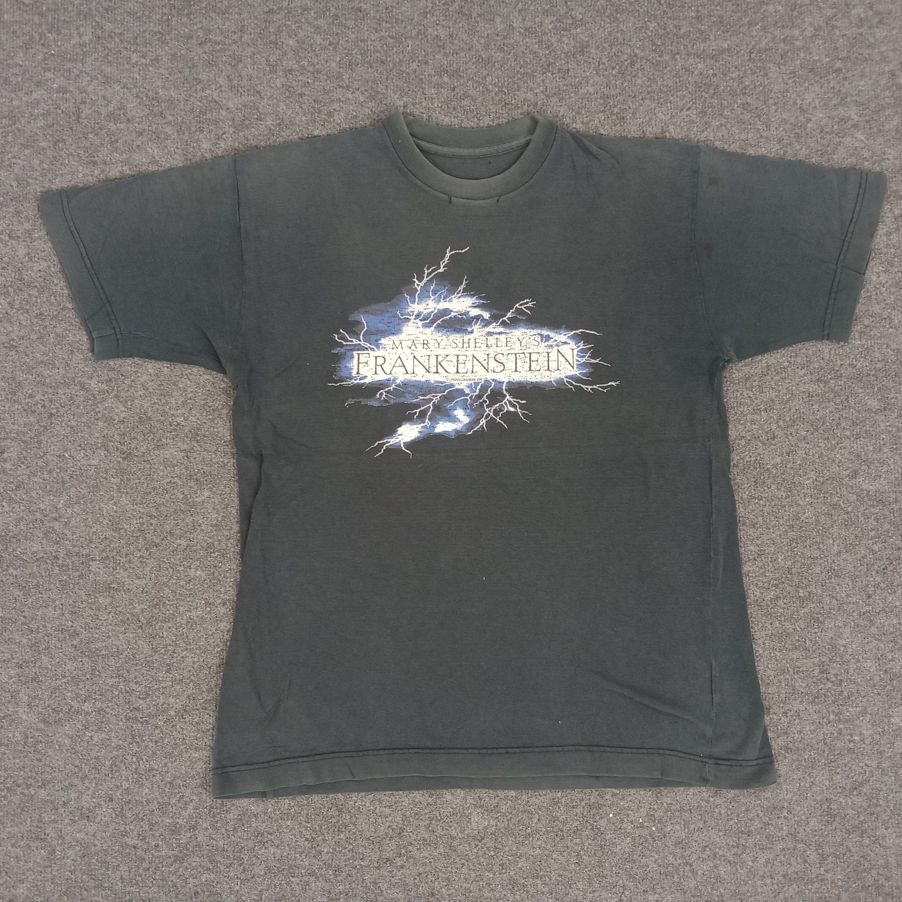 Vintage Vintage 90's Marry Shelley's Frankenstein Movie Tshirt Size US L / EU 52-54 / 3 - 1 Thumbnail
