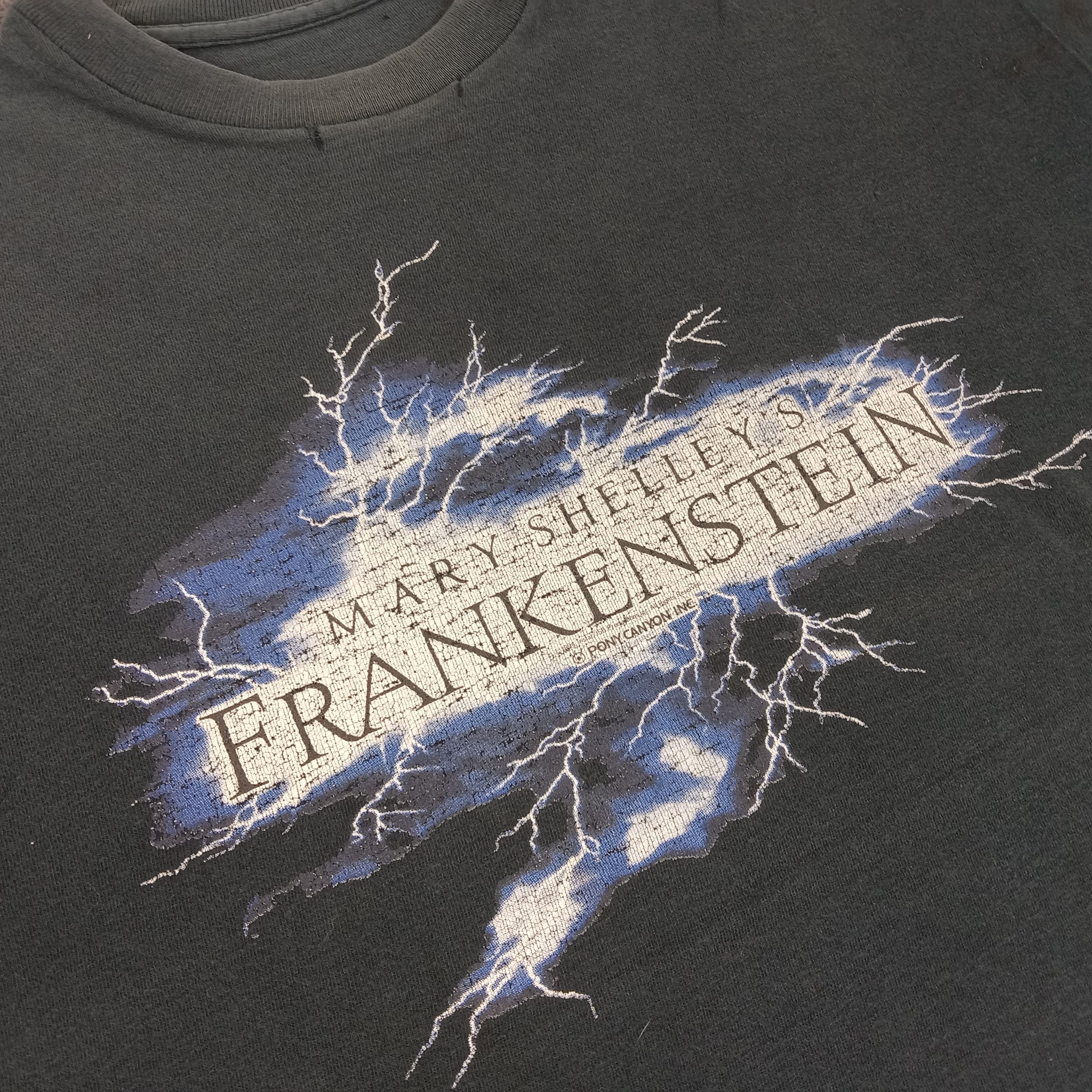 Vintage Vintage 90's Marry Shelley's Frankenstein Movie Tshirt Size US L / EU 52-54 / 3 - 2 Thumbnail