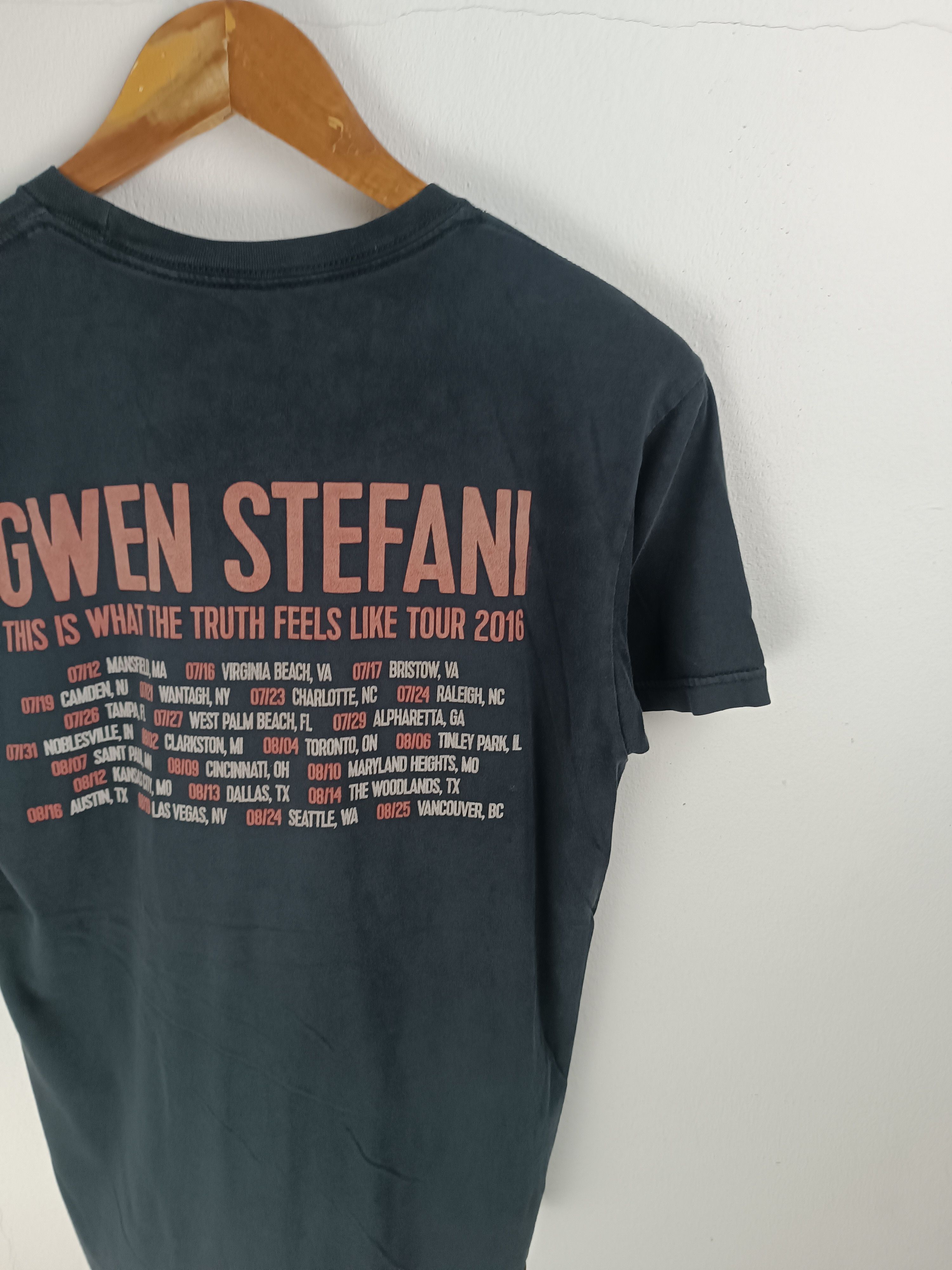 Band Tees VINTAGE '16 GWEN STEFANI TOUR TEE (no doubt) Size S / US 4 / IT 40 - 14 Thumbnail