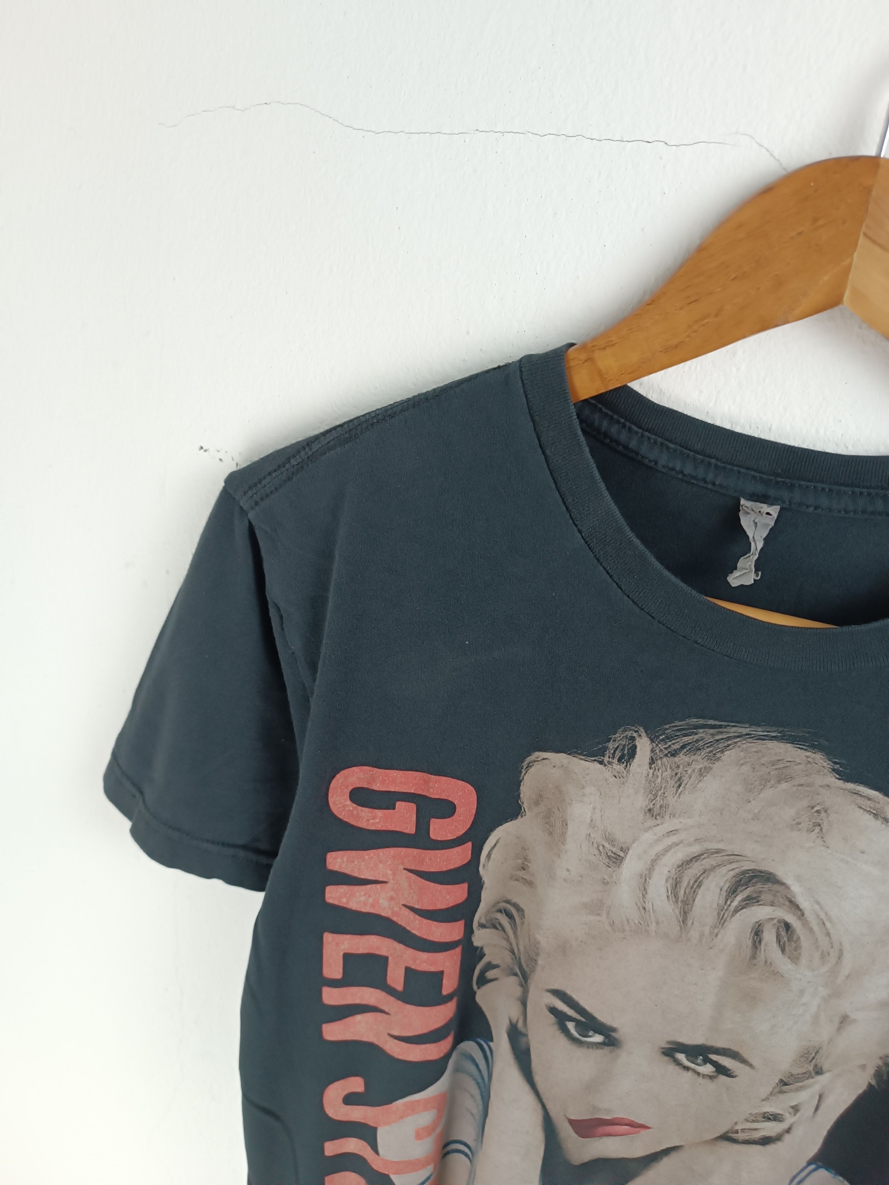 Band Tees VINTAGE '16 GWEN STEFANI TOUR TEE (no doubt) Size S / US 4 / IT 40 - 5 Thumbnail
