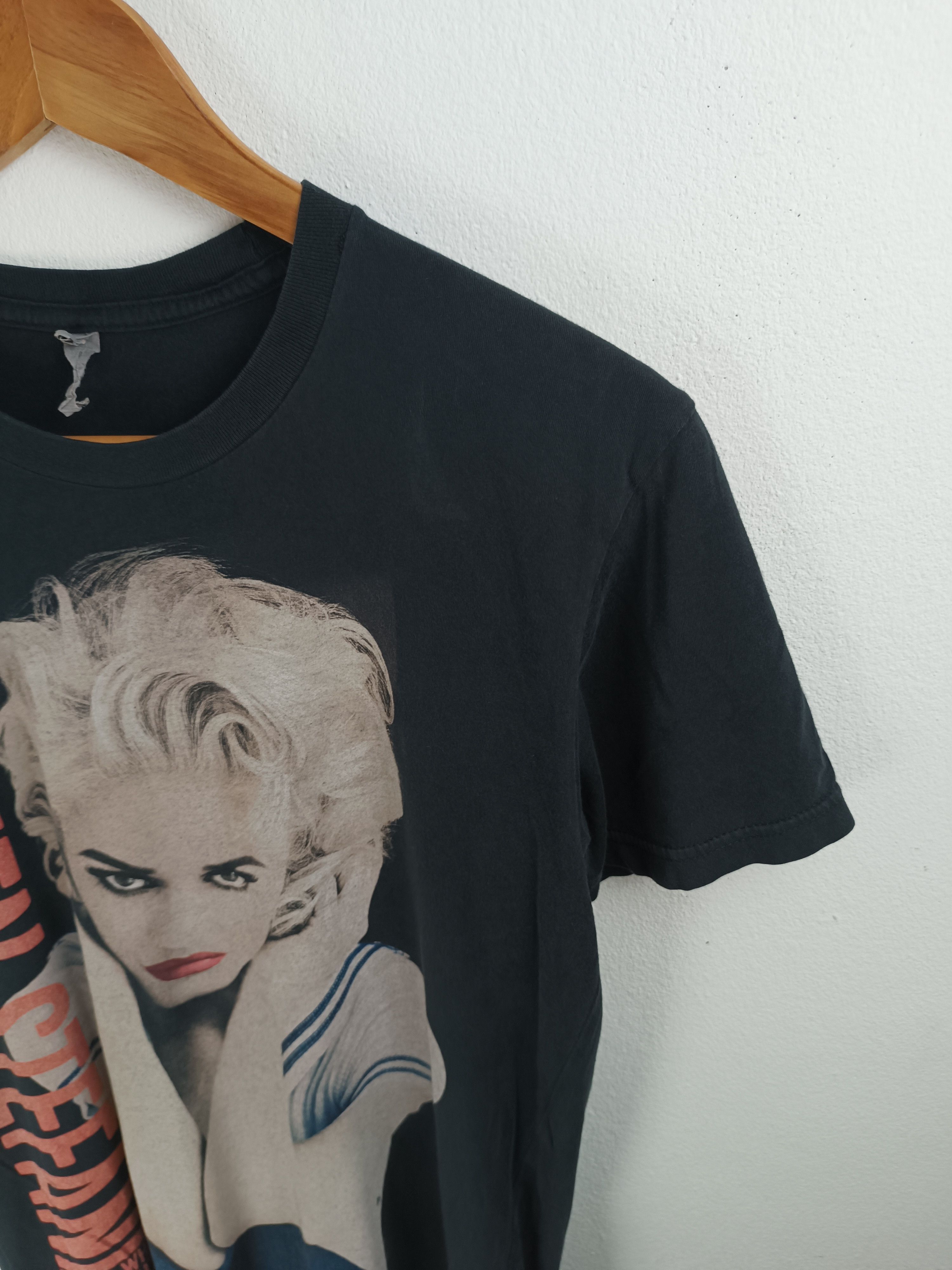 Band Tees VINTAGE '16 GWEN STEFANI TOUR TEE (no doubt) Size S / US 4 / IT 40 - 6 Thumbnail