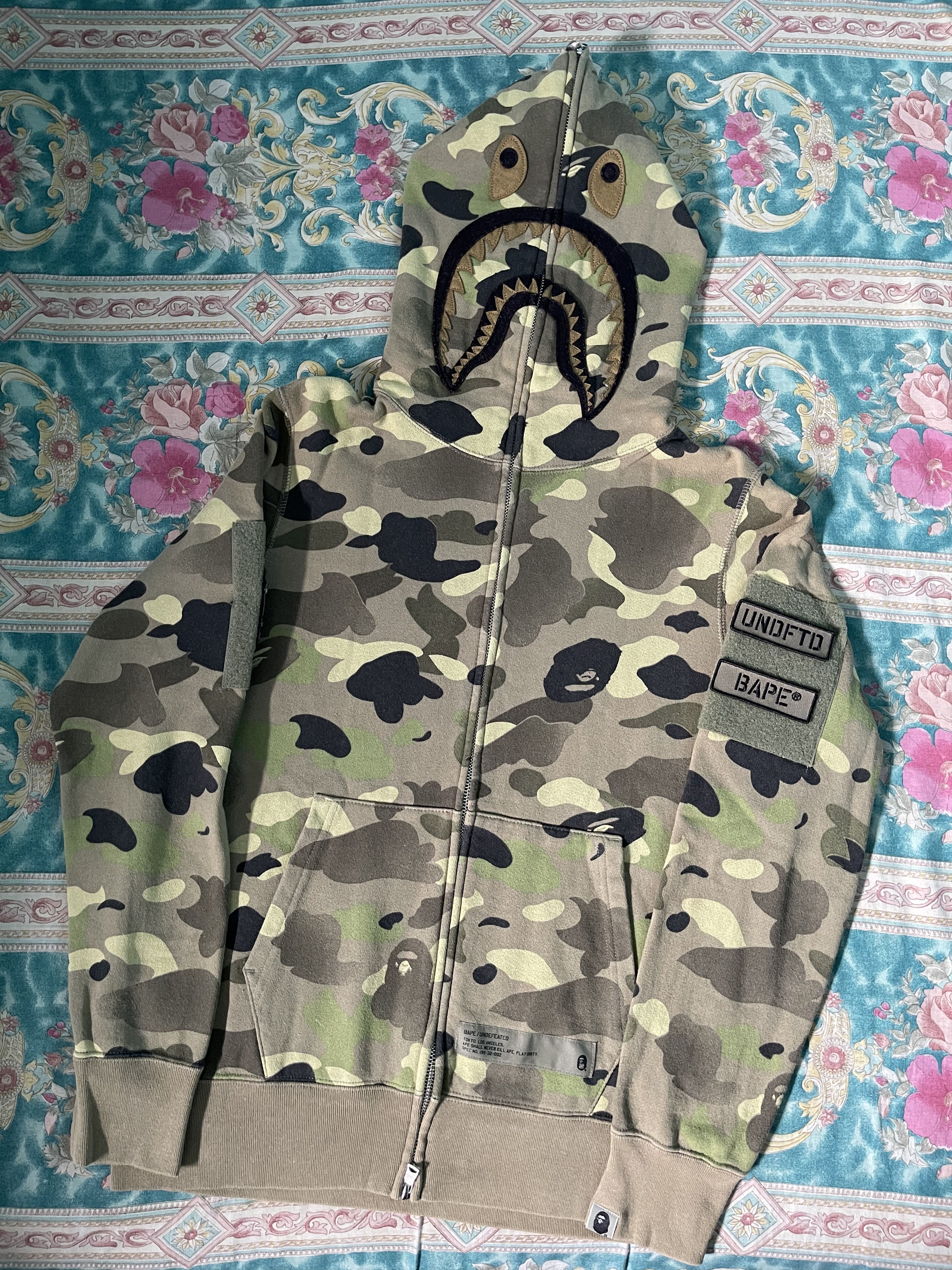BAPE x UNDEFEATED コラボ　シャークパーカー L ☆激レア PSG シャーク パーカー Mサイズ a bathing ape BAPE