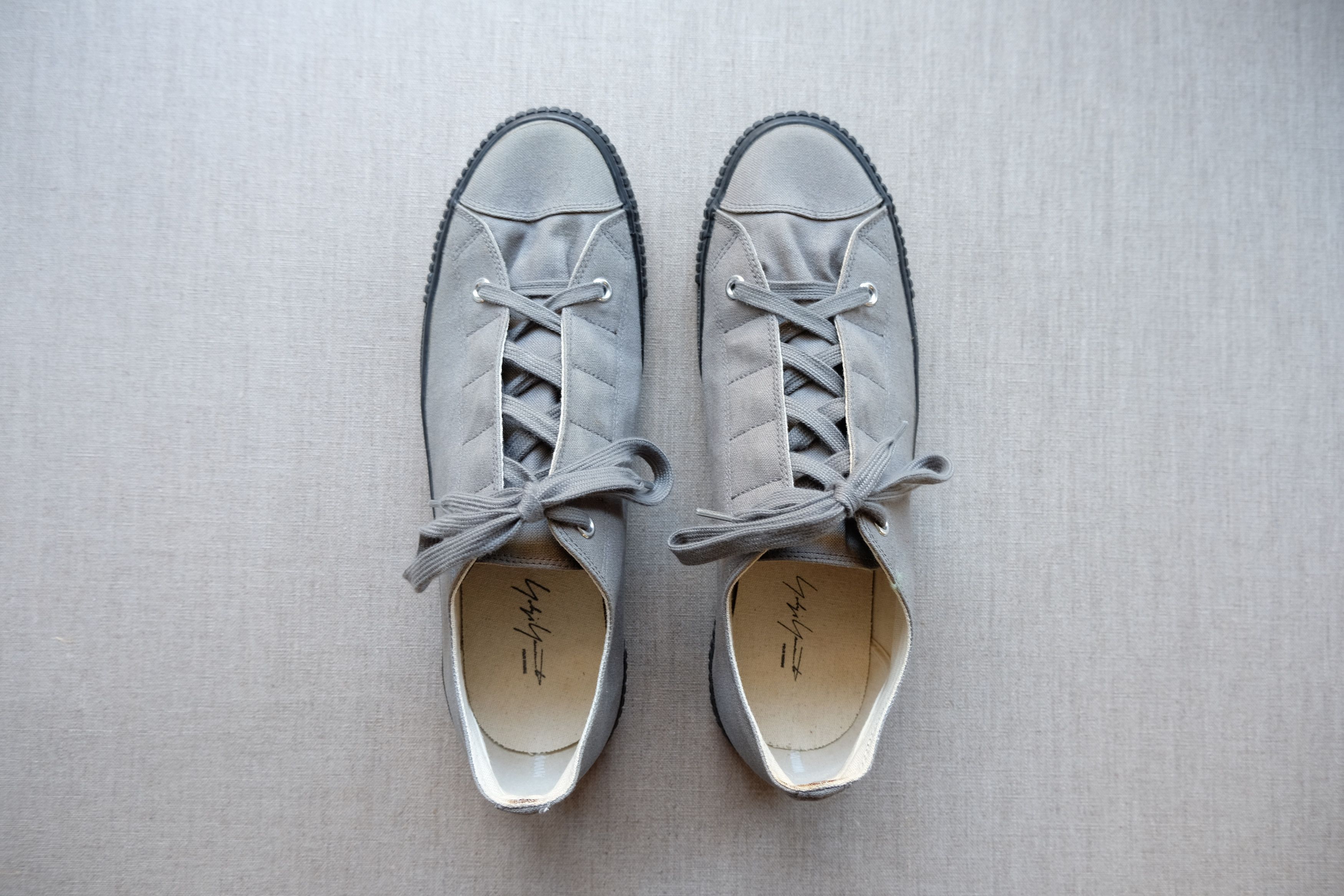 yohji-yamamoto-ss16-runway-canvas-low-cut-sneakers-with-hidden-eyelets