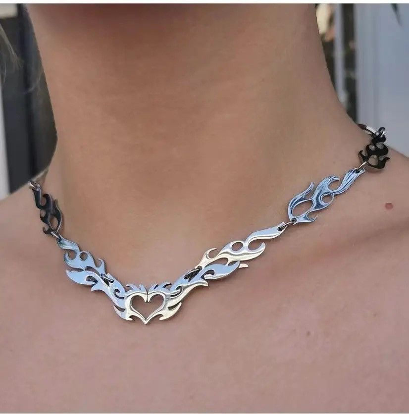 Jewelry × Vintage Punk Hollow Love Heart Necklaces Size ONE SIZE - 1 Thumbnail