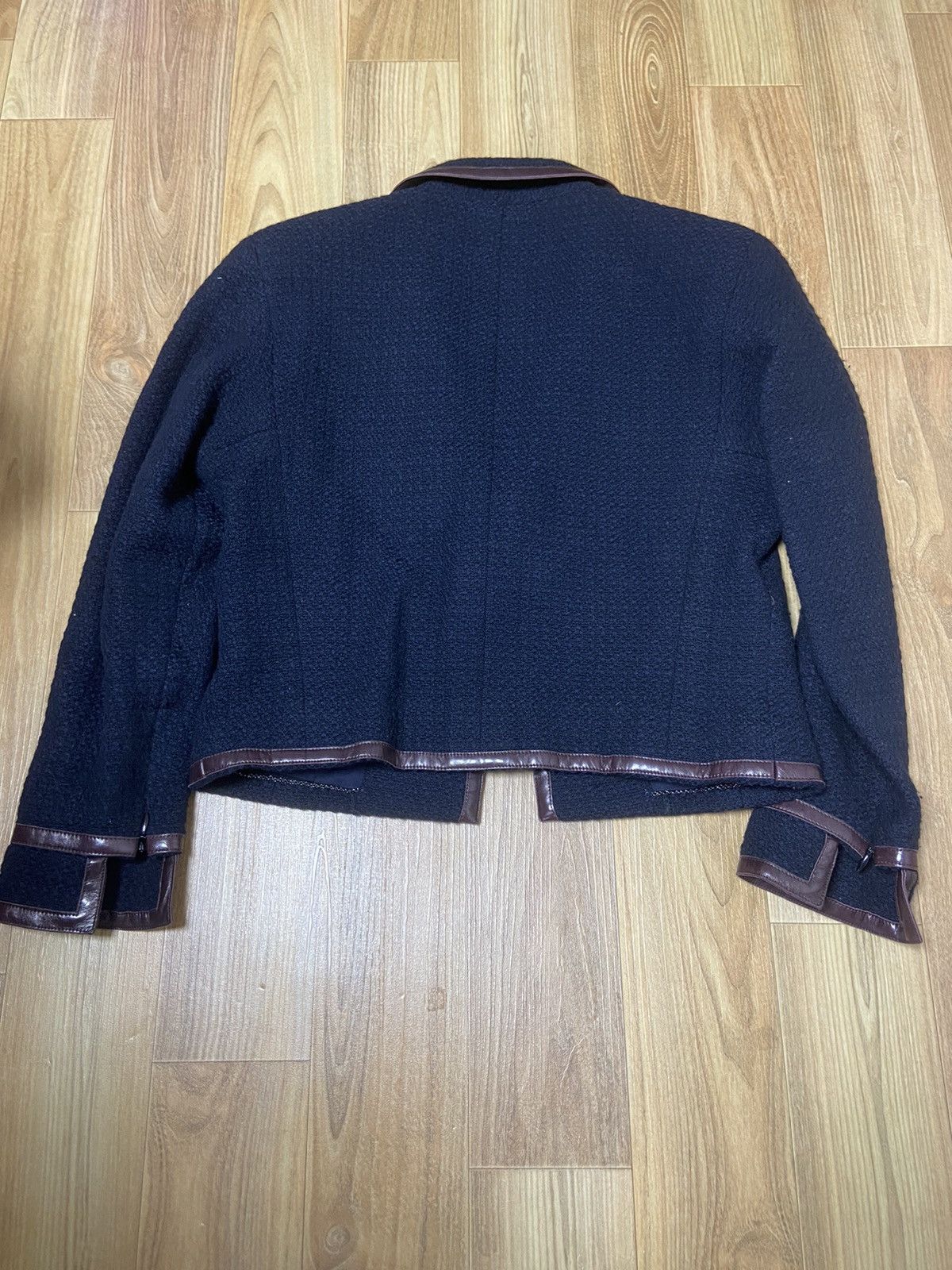Chanel 40 Chanel logo buckle leather trimmed wool tweed jacket Size M / US 6-8 / IT 42-44 - 2 Thumbnail