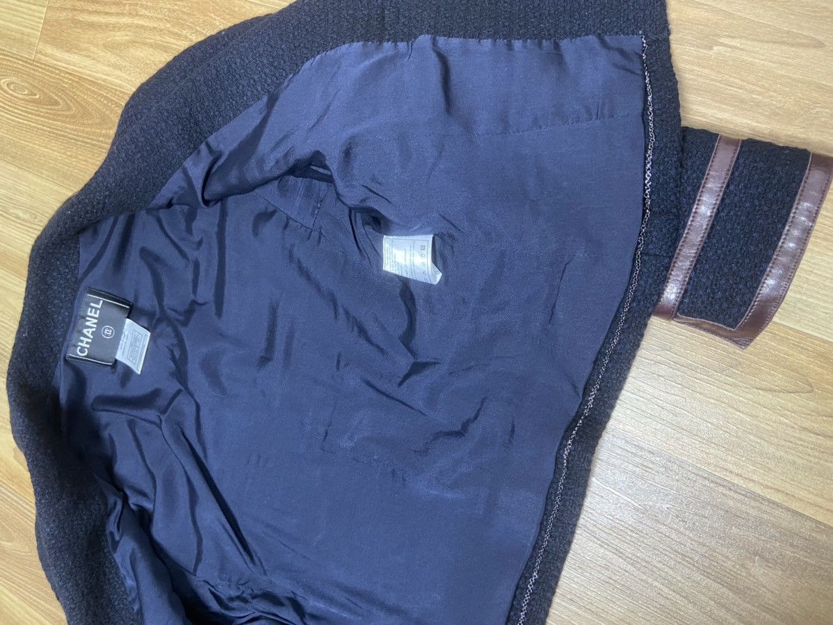 Chanel 40 Chanel logo buckle leather trimmed wool tweed jacket Size M / US 6-8 / IT 42-44 - 5 Thumbnail