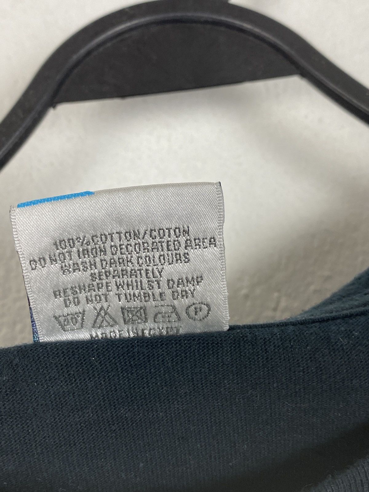 AC/DC 00s Vintage 2004 AC/DC Licensed Back In Black T-Shirt Size US L / EU 52-54 / 3 - 5 Thumbnail