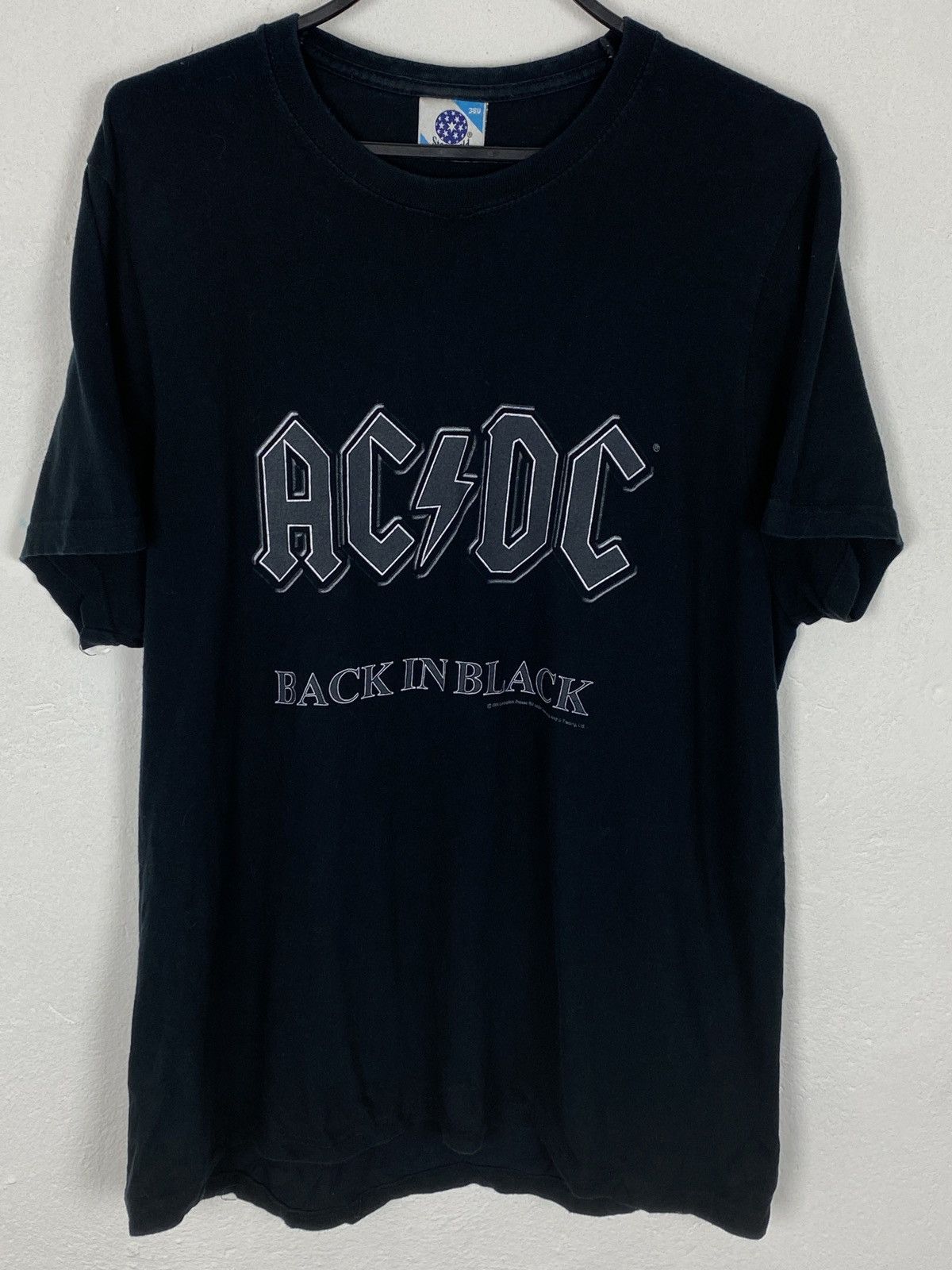 AC/DC 00s Vintage 2004 AC/DC Licensed Back In Black T-Shirt Size US L / EU 52-54 / 3 - 1 Thumbnail