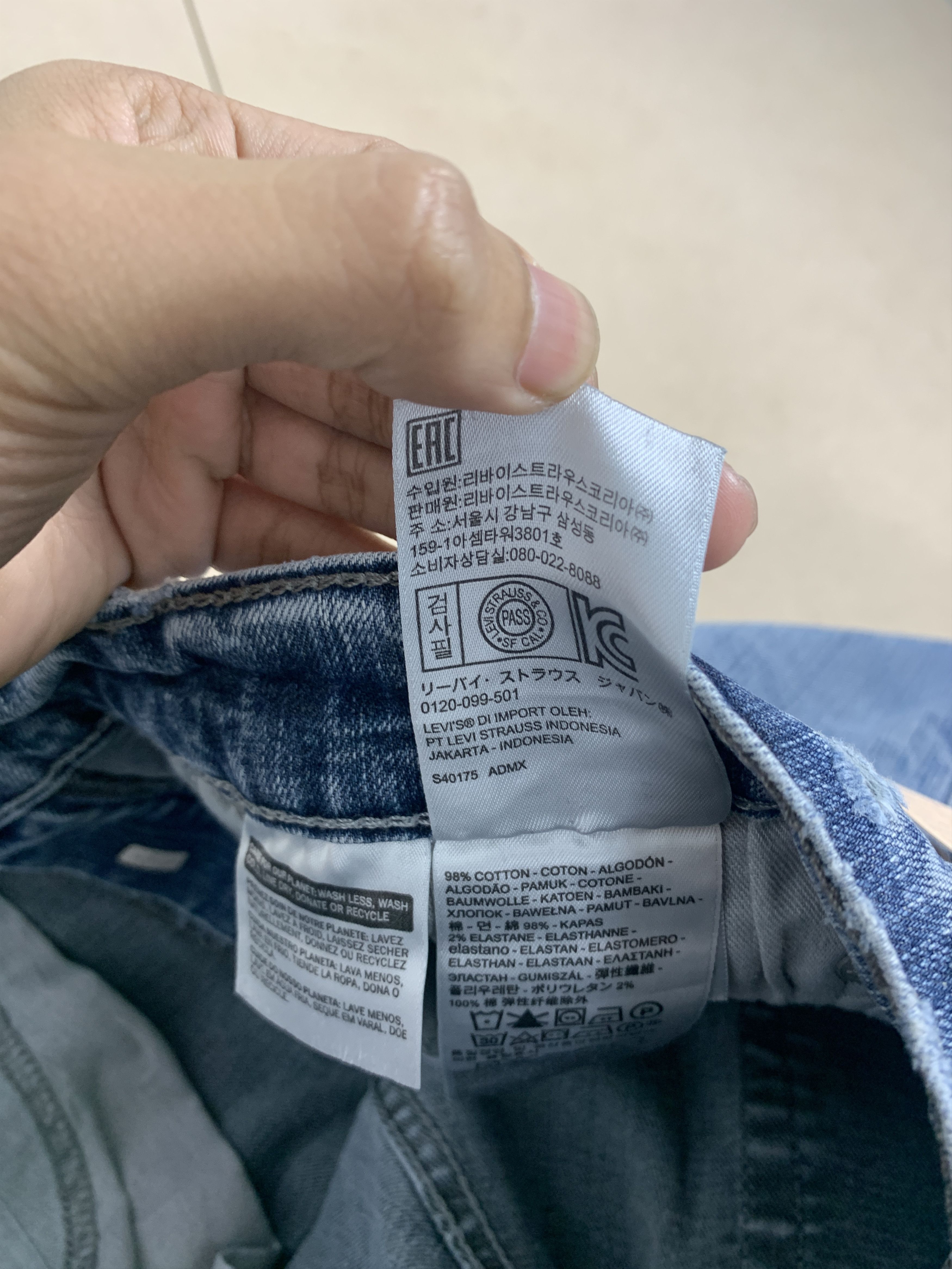 Levi's × Vintage Vintage LEVI'S 505 Distressed Faded Mid Wash Jeans Size US 33 - 13 Thumbnail