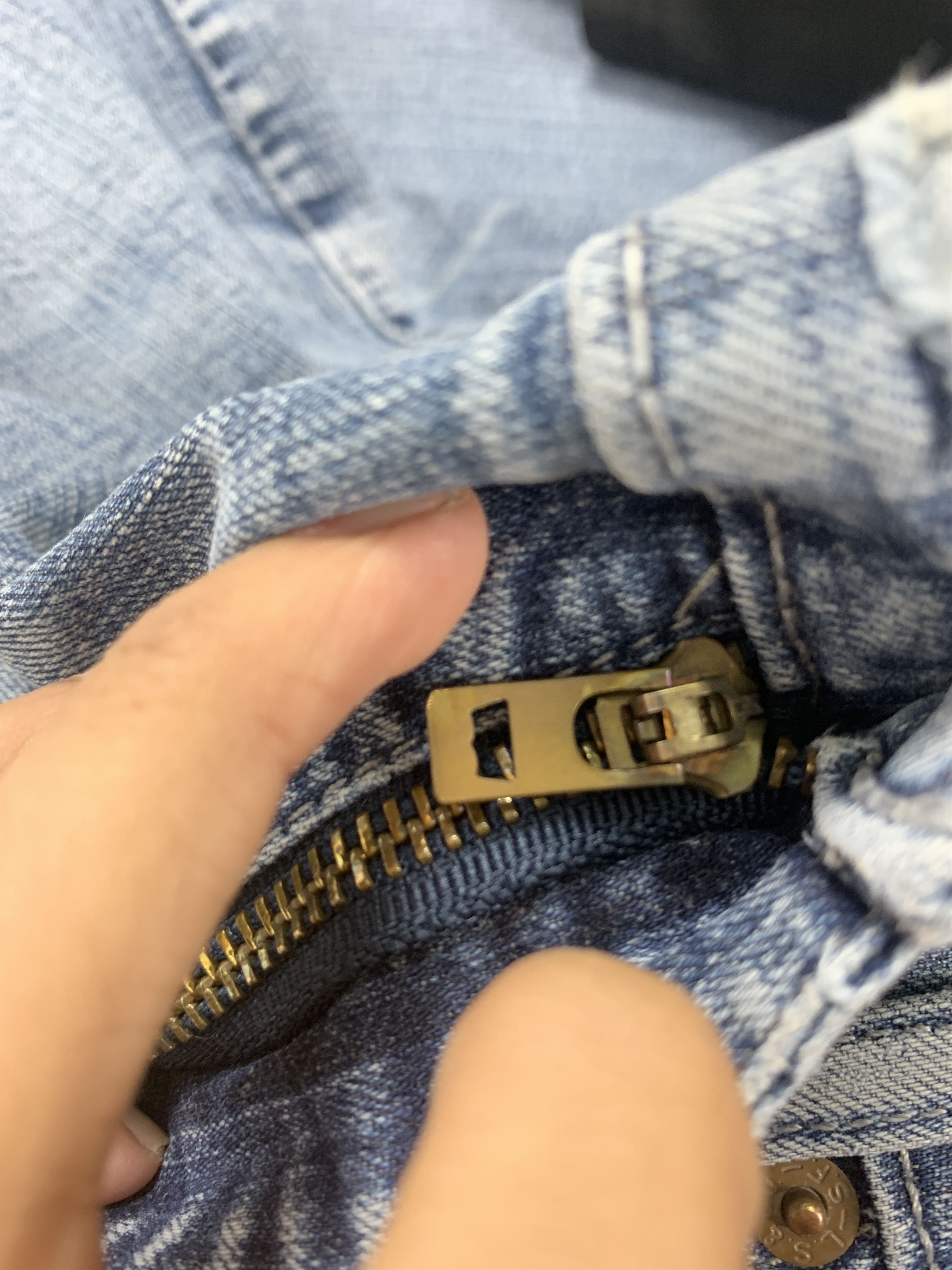 Levi's × Vintage Vintage LEVI'S 505 Distressed Faded Mid Wash Jeans Size US 33 - 19 Thumbnail