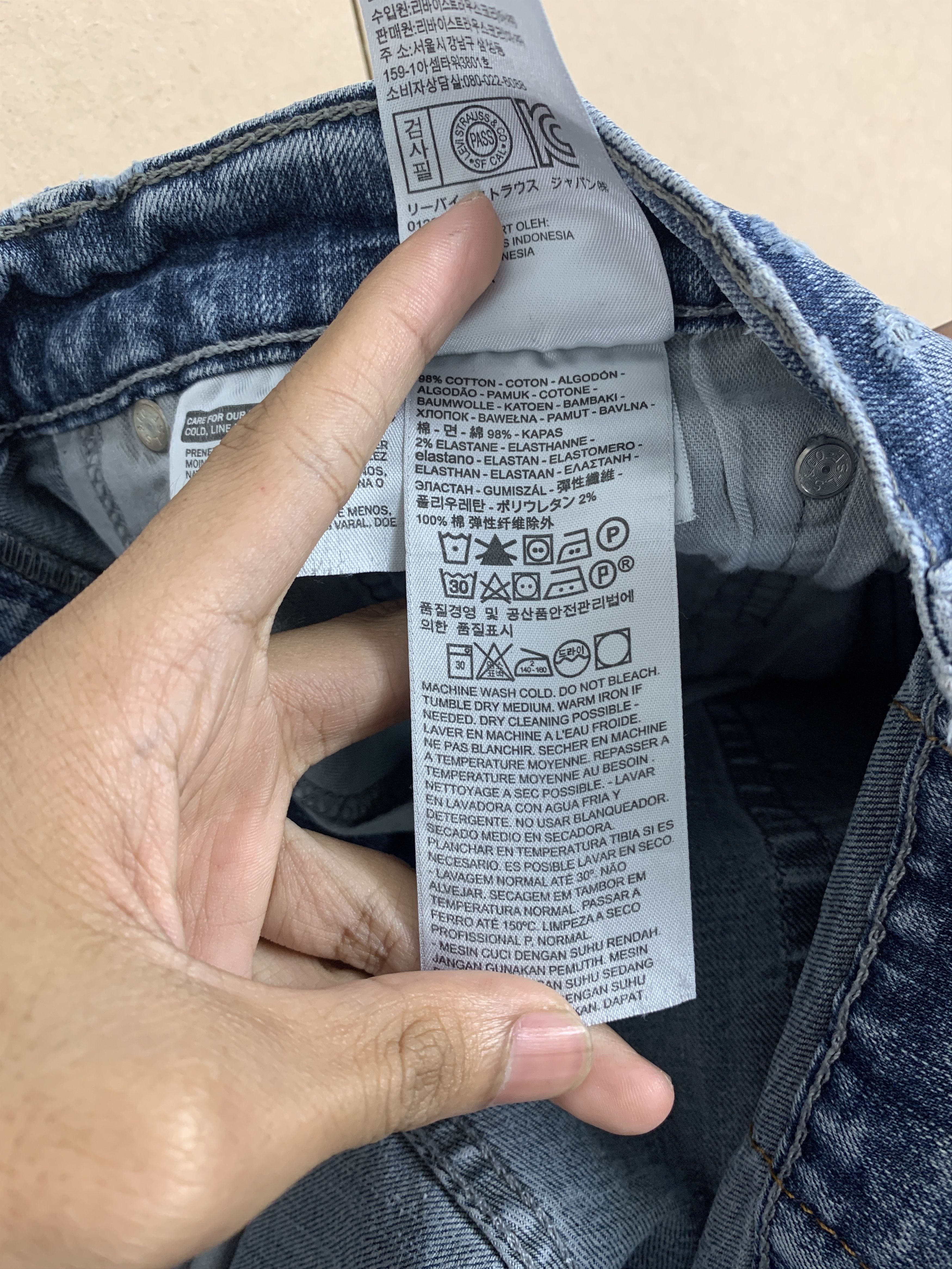 Levi's × Vintage Vintage LEVI'S 505 Distressed Faded Mid Wash Jeans Size US 33 - 14 Thumbnail