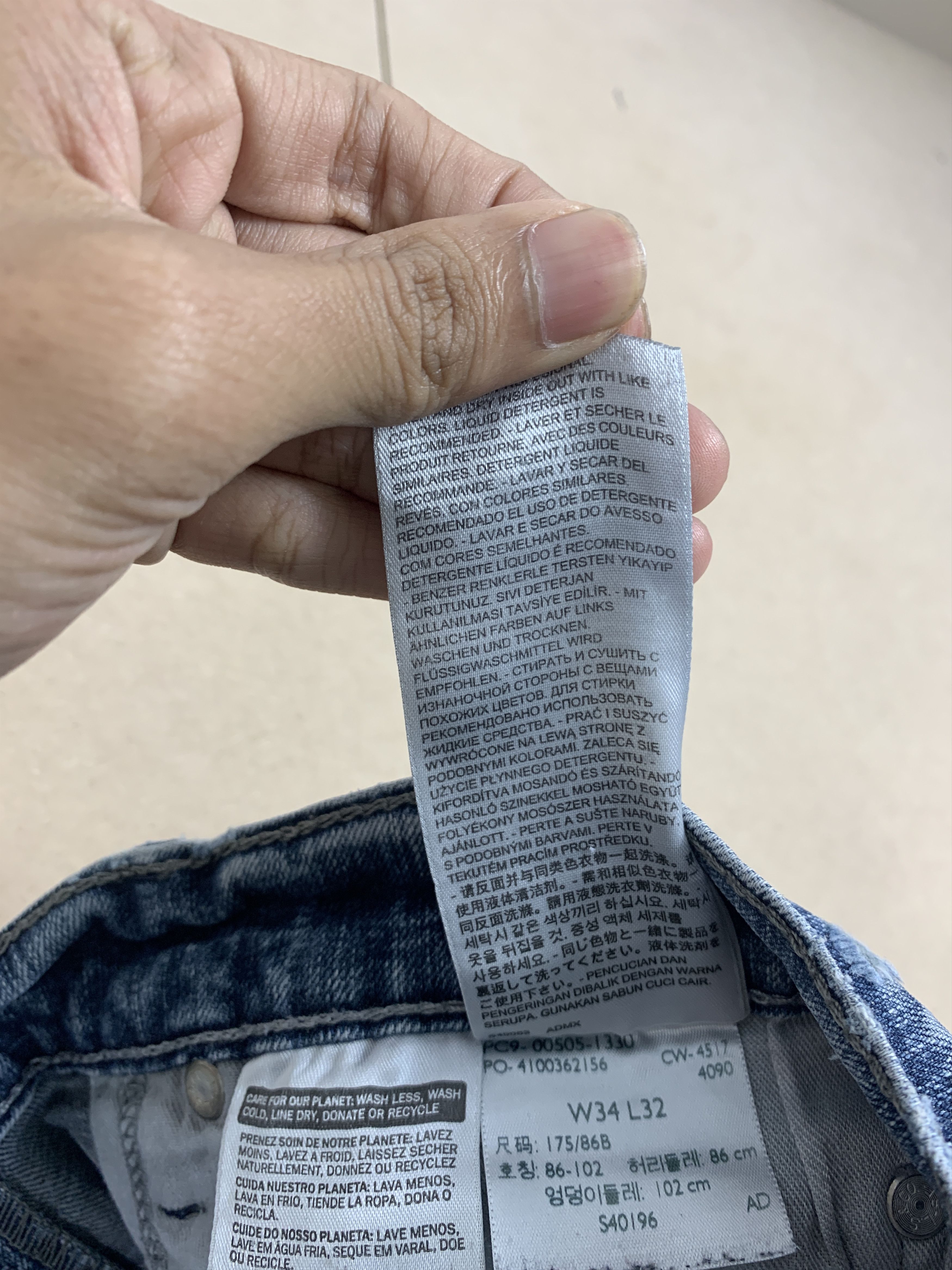 Levi's × Vintage Vintage LEVI'S 505 Distressed Faded Mid Wash Jeans Size US 33 - 15 Thumbnail