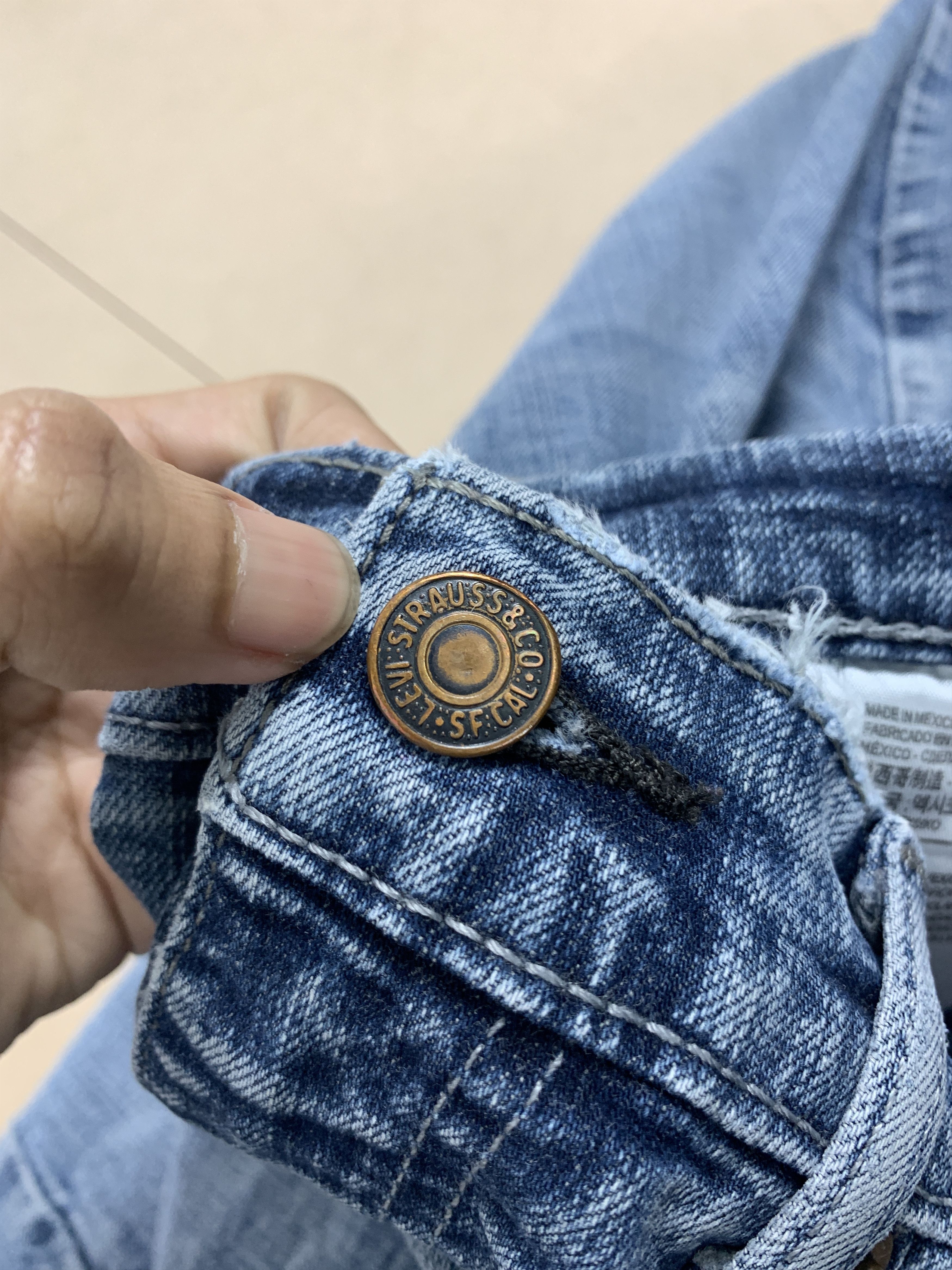 Levi's × Vintage Vintage LEVI'S 505 Distressed Faded Mid Wash Jeans Size US 33 - 18 Thumbnail