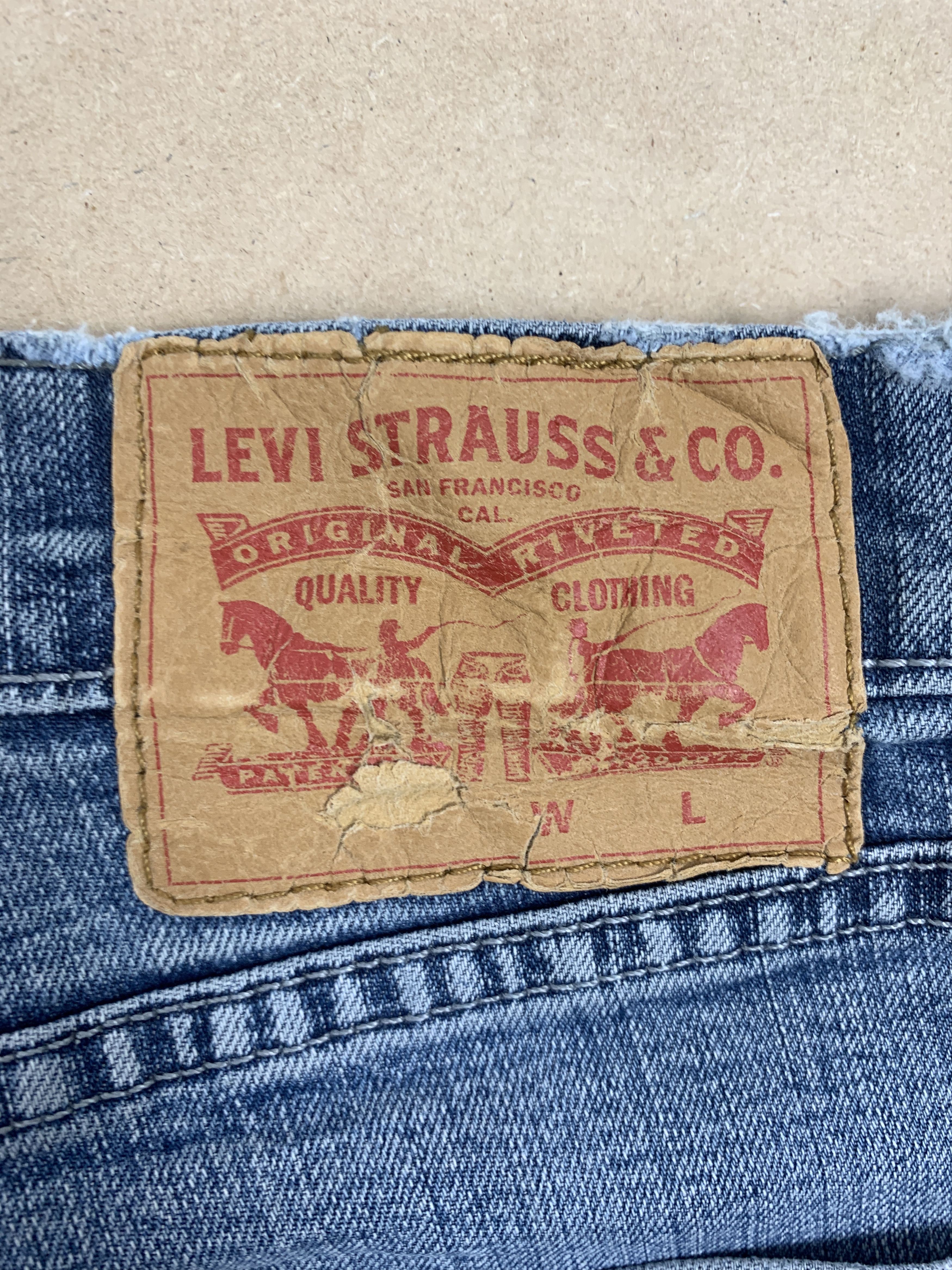 Levi's × Vintage Vintage LEVI'S 505 Distressed Faded Mid Wash Jeans Size US 33 - 7 Thumbnail