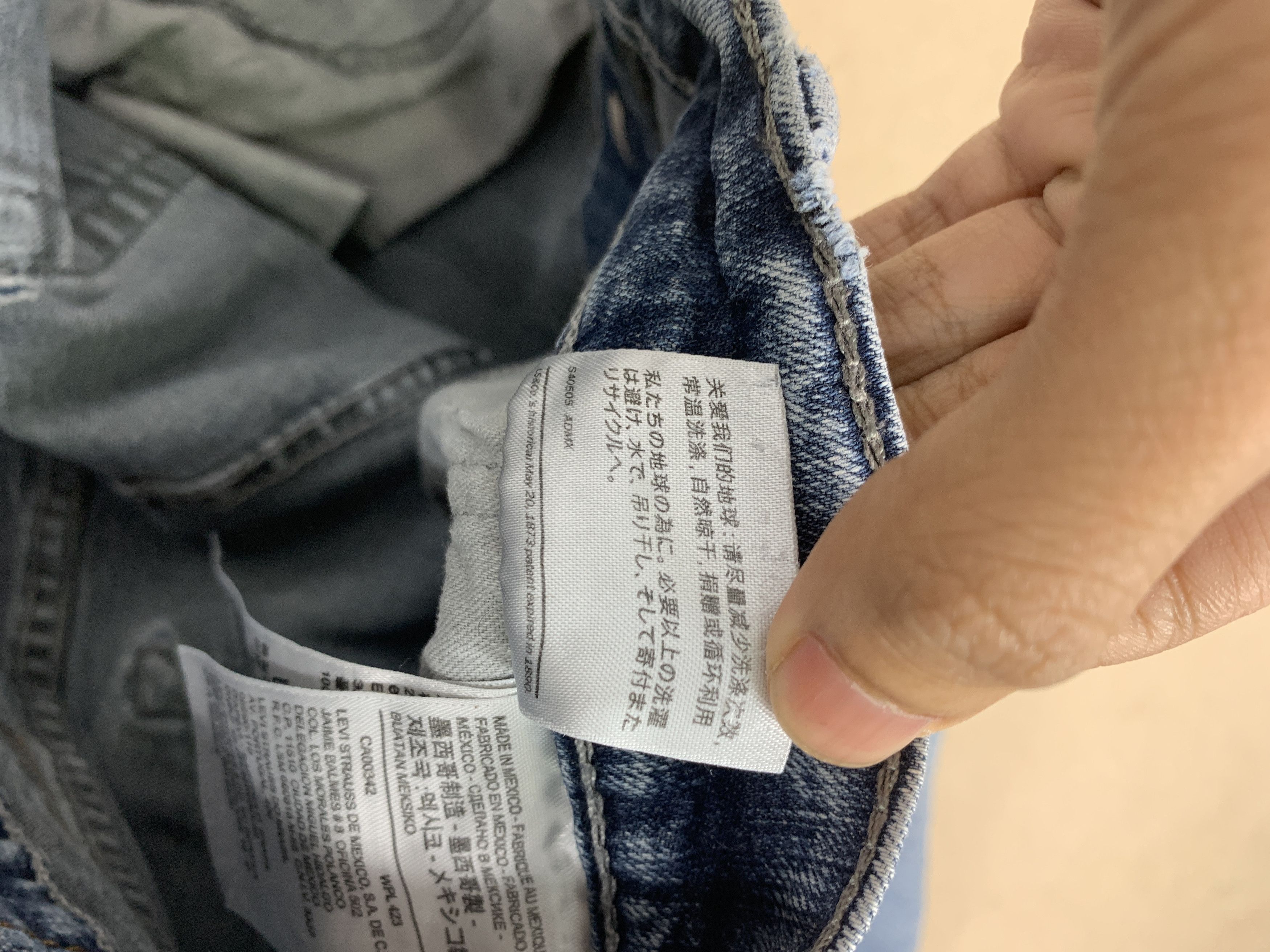Levi's × Vintage Vintage LEVI'S 505 Distressed Faded Mid Wash Jeans Size US 33 - 12 Thumbnail