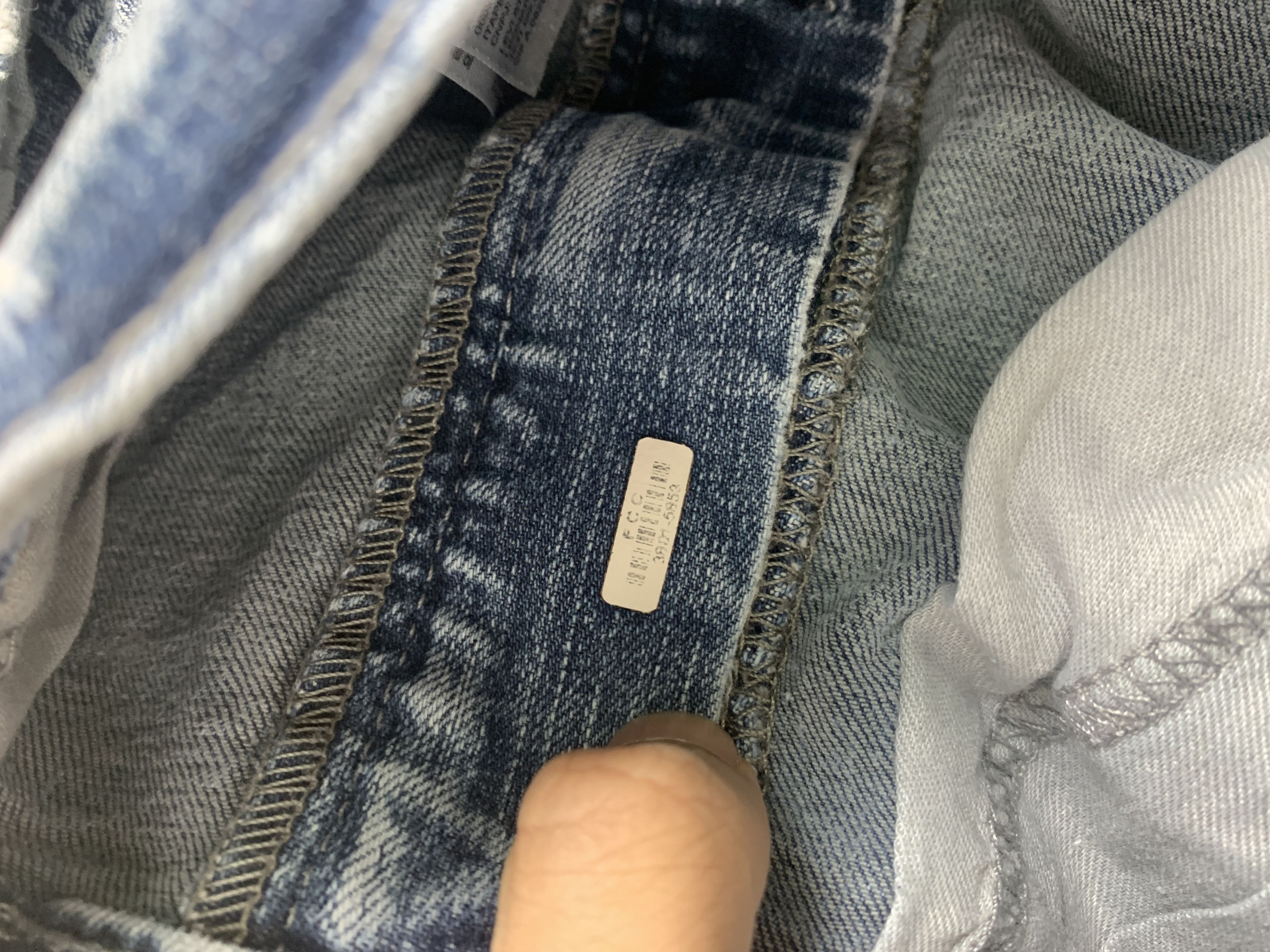Levi's × Vintage Vintage LEVI'S 505 Distressed Faded Mid Wash Jeans Size US 33 - 10 Thumbnail