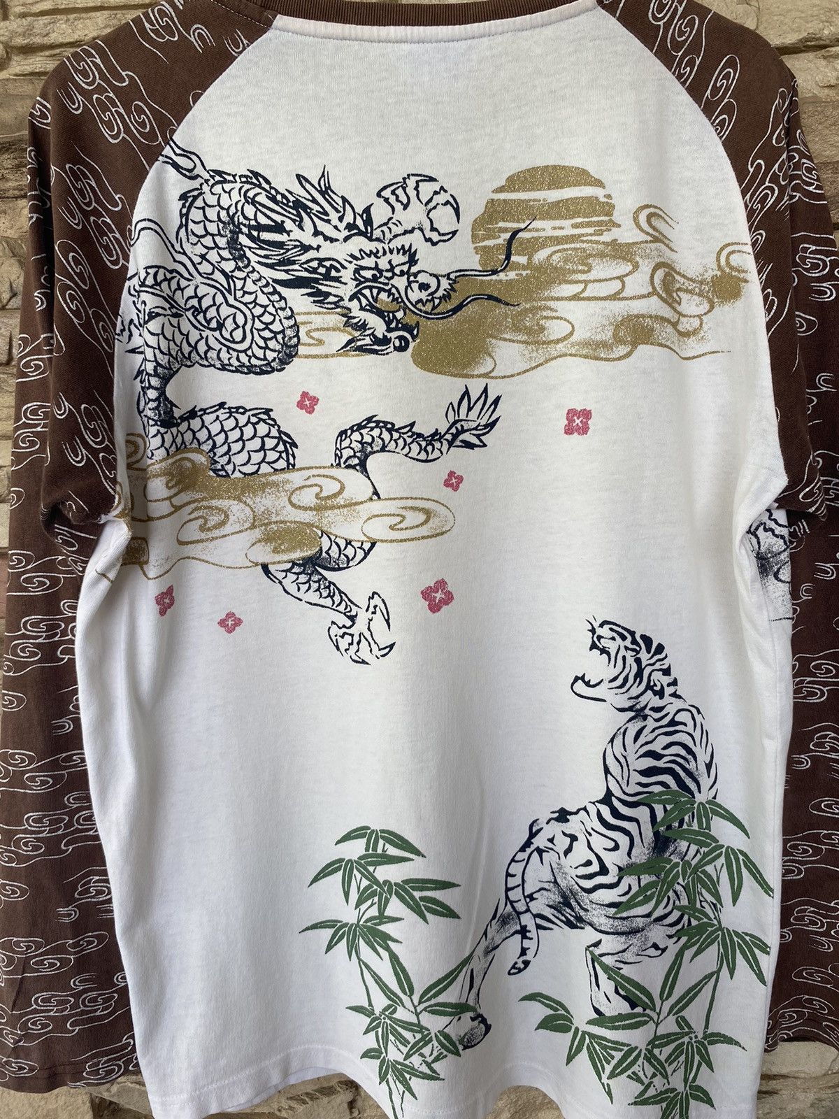 Vintage Vintage Dolo Sukajan Dragon Tiger Long Sleeve Tshirt Size US L / EU 52-54 / 3 - 6 Thumbnail