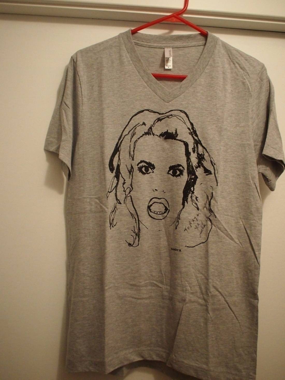 Canvas Signed SANDRA BERNHARD Tshirt V- Neck Sandyland POSE FX Size US M / EU 48-50 / 2 - 2 Thumbnail