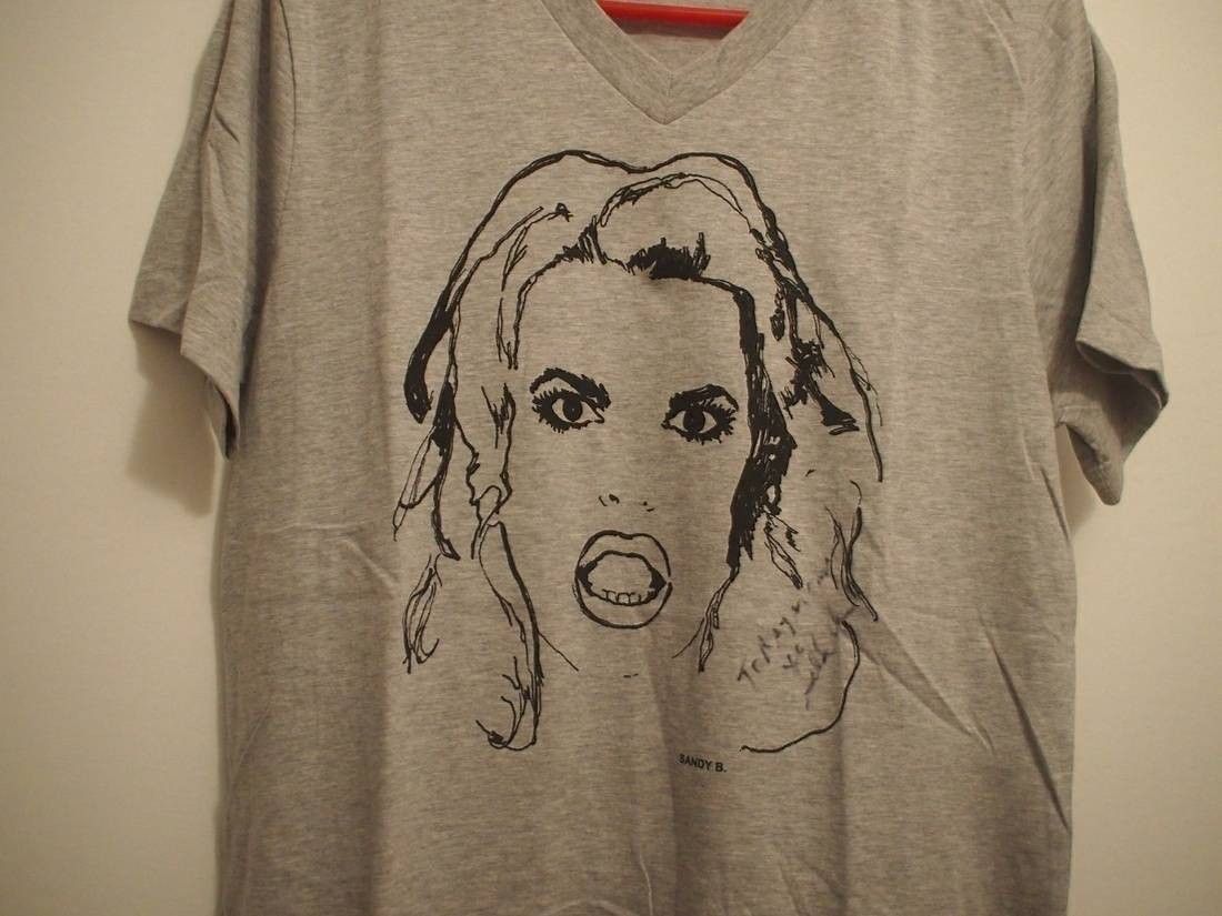 Canvas Signed SANDRA BERNHARD Tshirt V- Neck Sandyland POSE FX Size US M / EU 48-50 / 2 - 4 Thumbnail
