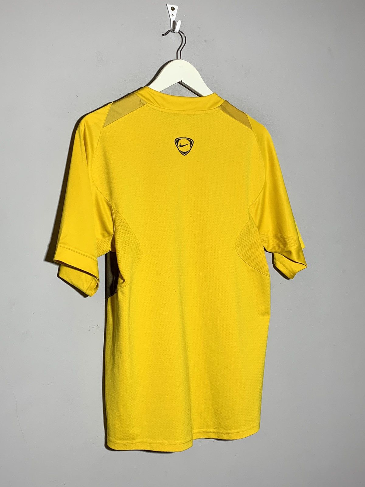 Nike Celtic Nike Y2k Streetwear Centre Logo Football Shirt Size US S / EU 44-46 / 1 - 6 Thumbnail