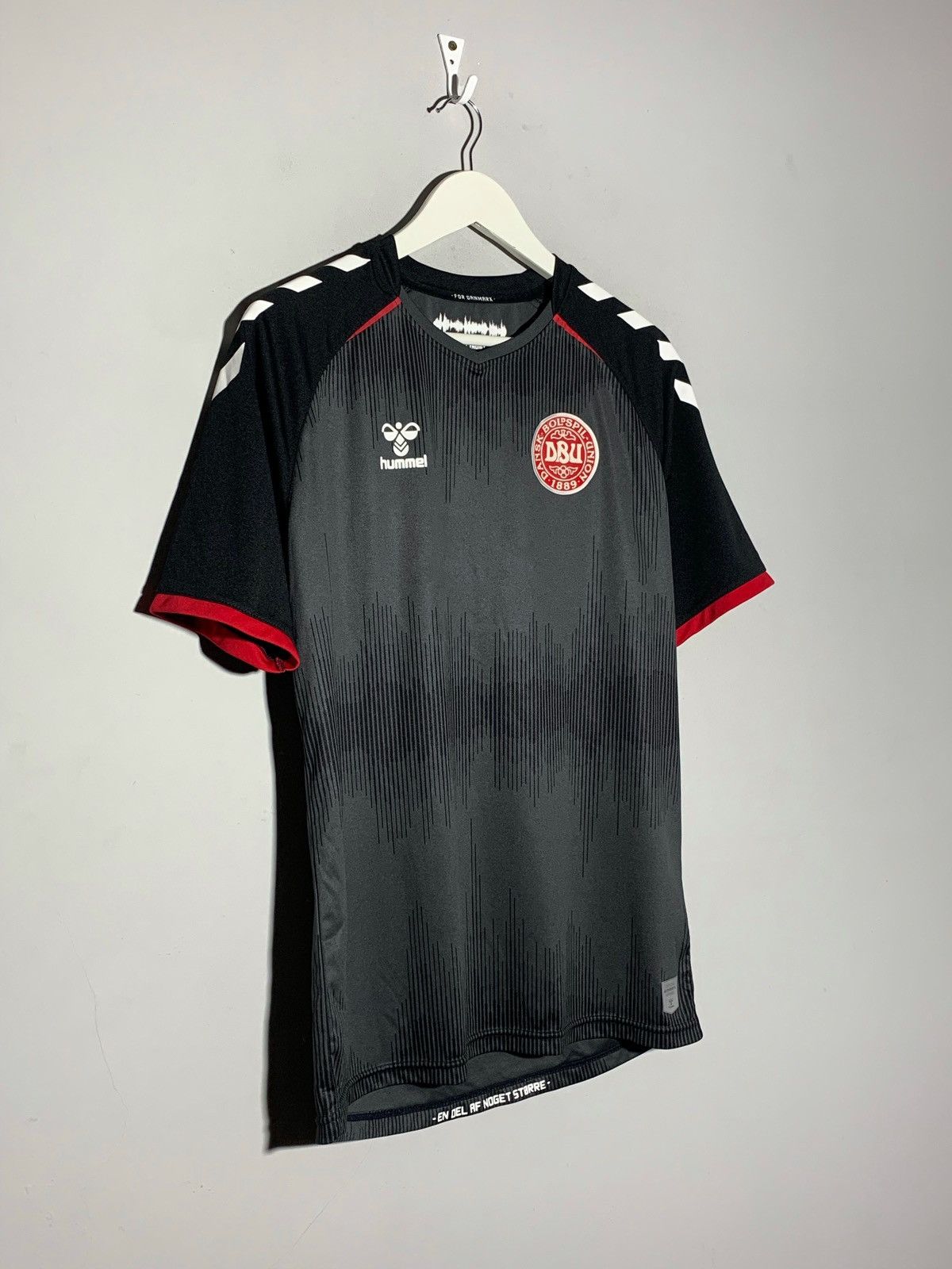 Hummel Denmark National Football Team 2020 football shirt Size US L / EU 52-54 / 3 - 2 Thumbnail