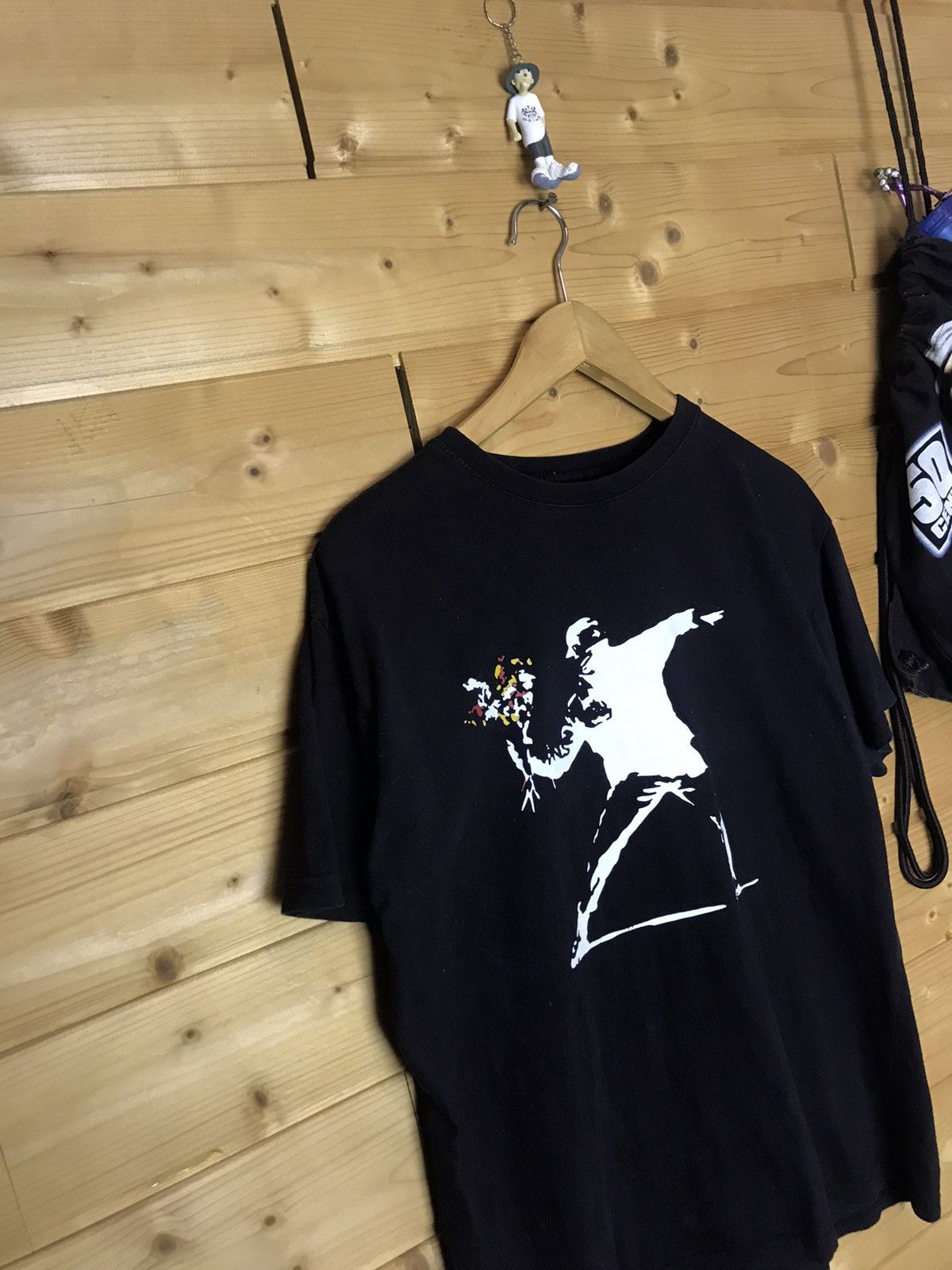 Vintage Vintage Banksy flower thrower t-shirt Size US L / EU 52-54 / 3 - 2 Thumbnail