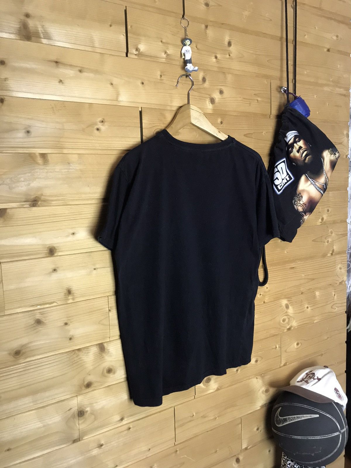 Vintage Vintage Banksy flower thrower t-shirt Size US L / EU 52-54 / 3 - 10 Thumbnail