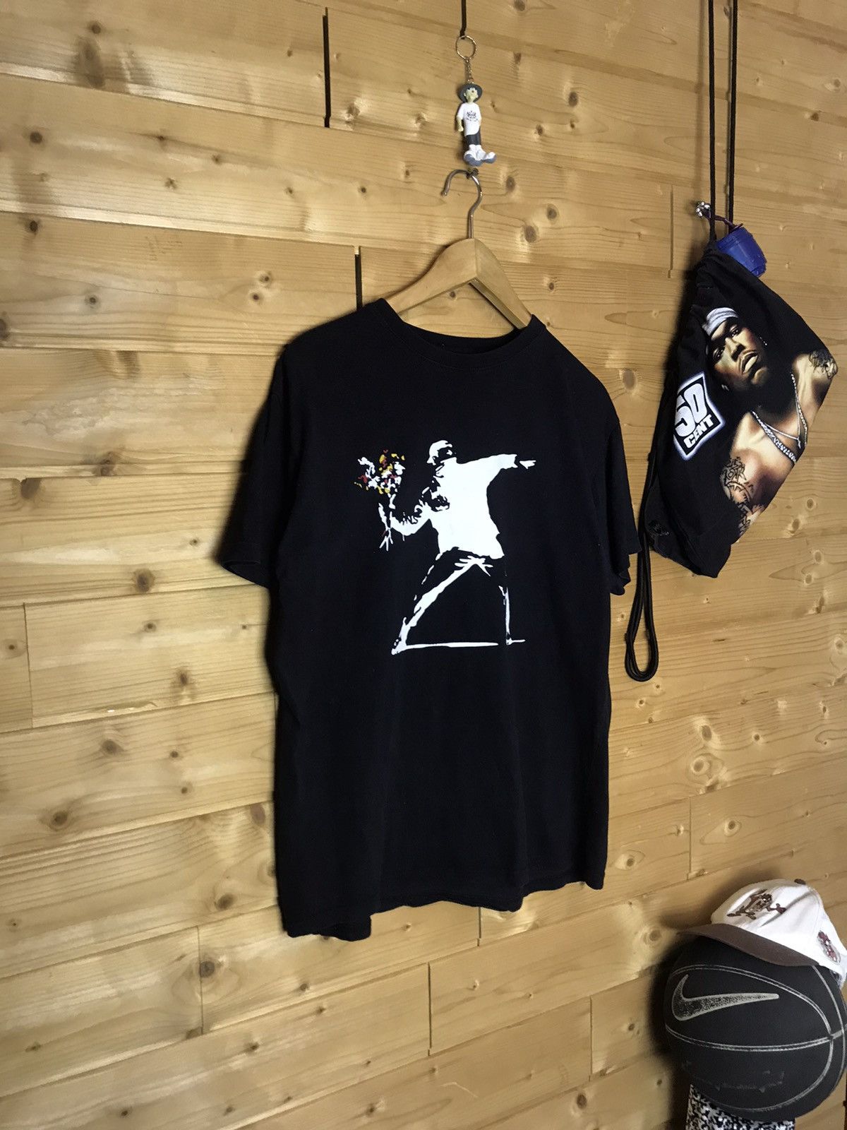 Vintage Vintage Banksy flower thrower t-shirt Size US L / EU 52-54 / 3 - 1 Thumbnail