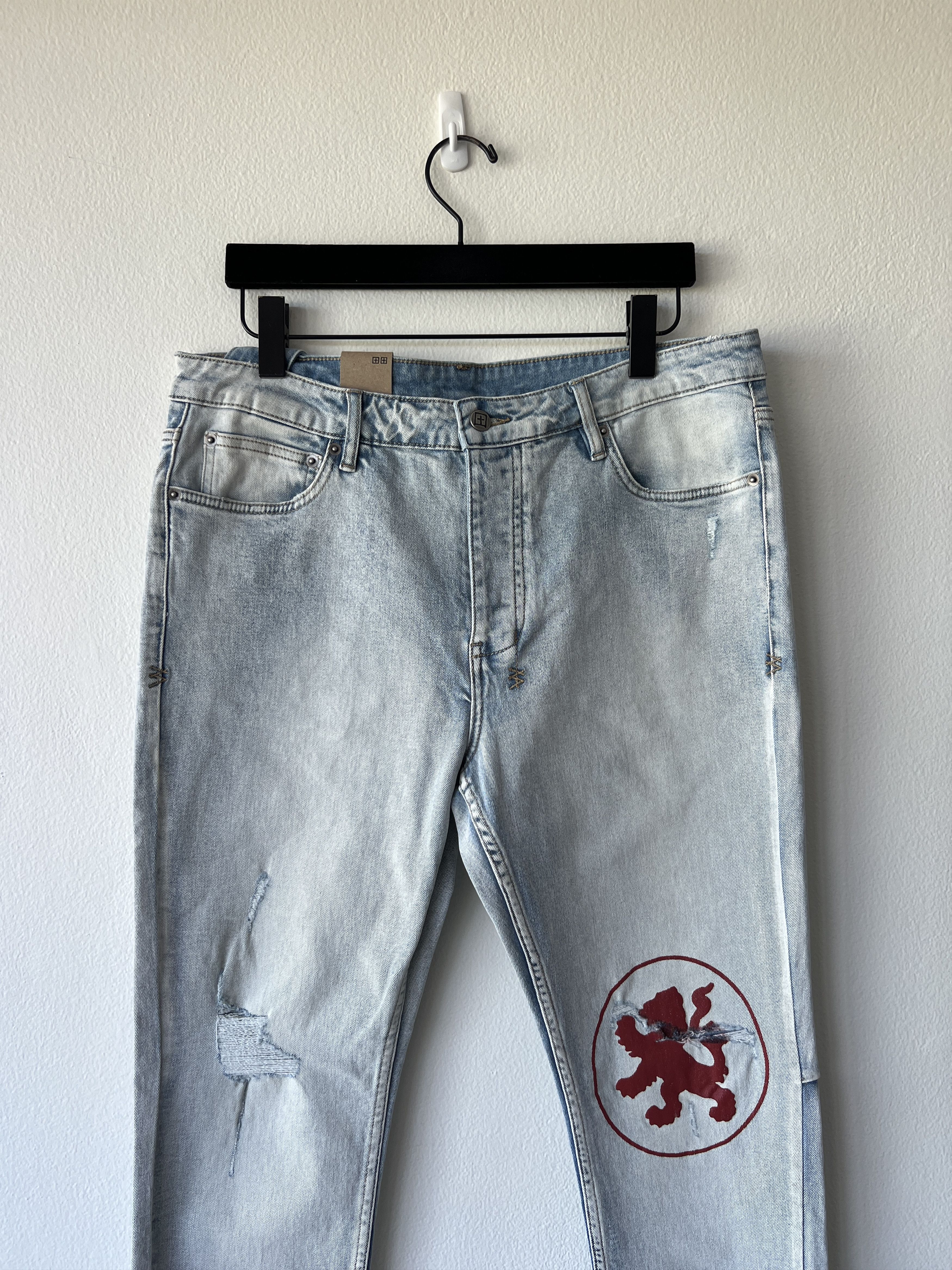 Ksubi denim jean chitch 36 slim light blue red lion print trashed Size US 36 / EU 52 - 2 Thumbnail