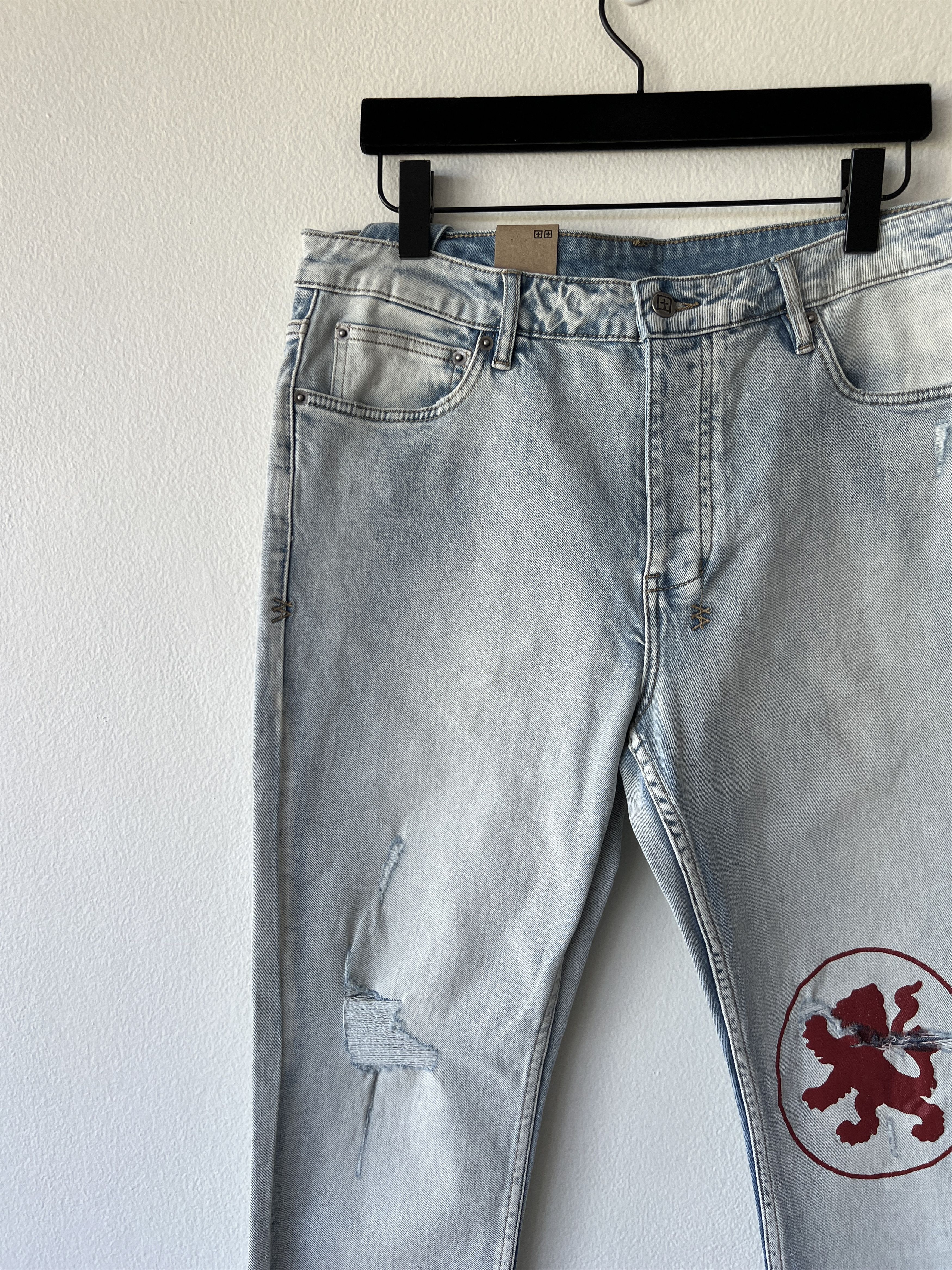 Ksubi denim jean chitch 36 slim light blue red lion print trashed Size US 36 / EU 52 - 4 Thumbnail
