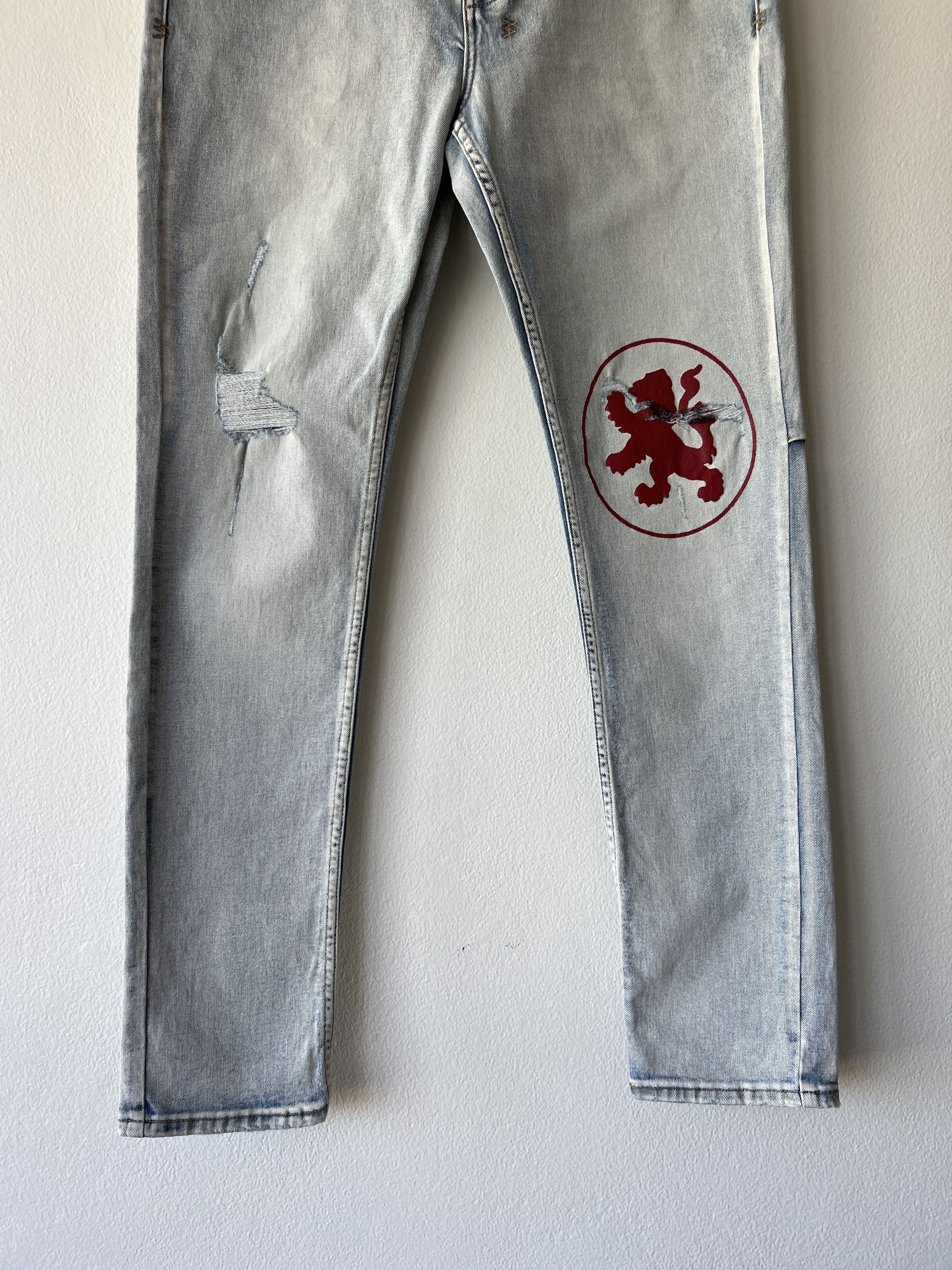 Ksubi denim jean chitch 36 slim light blue red lion print trashed Size US 36 / EU 52 - 3 Thumbnail