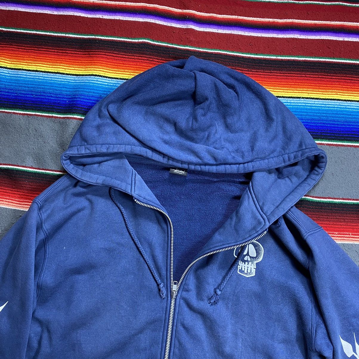 Stussy Vintage Stussy Worldwide Sun Faded Blue Skull Hoodie Size US XL / EU 56 / 4 - 12 Thumbnail