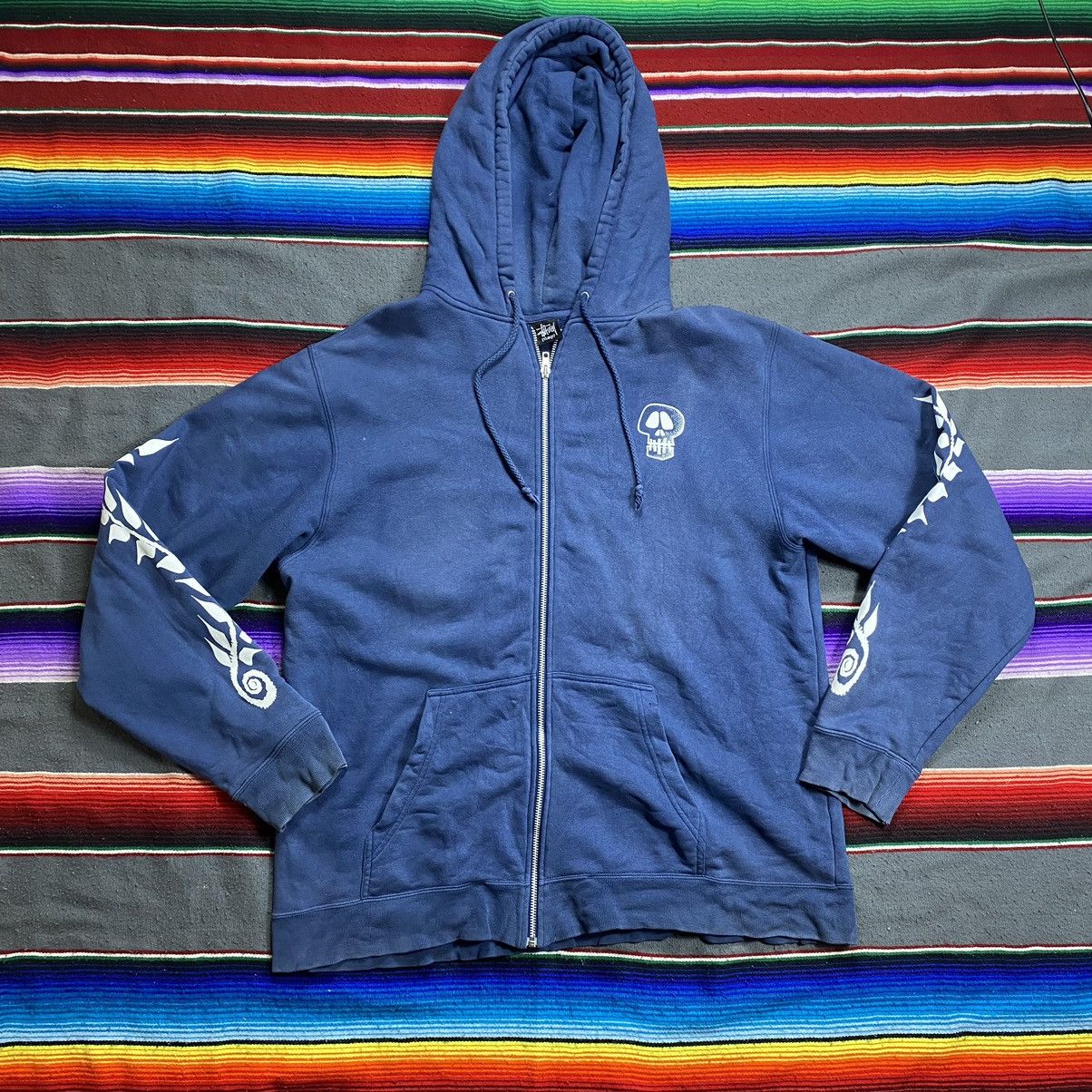 Stussy Vintage Stussy Worldwide Sun Faded Blue Skull Hoodie Size US XL / EU 56 / 4 - 2 Thumbnail