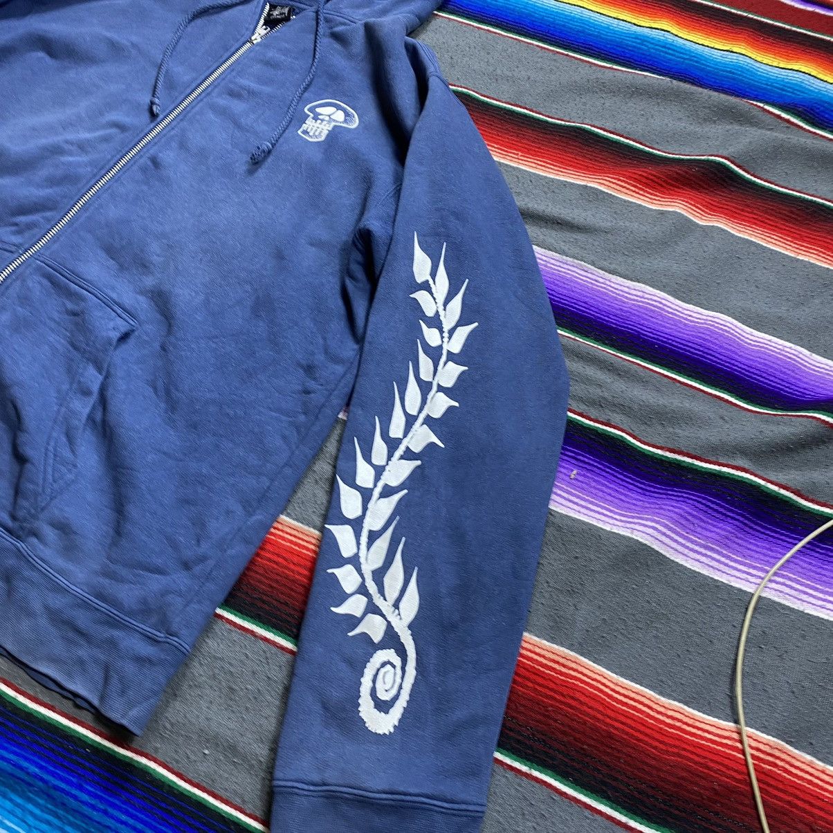 Stussy Vintage Stussy Worldwide Sun Faded Blue Skull Hoodie Size US XL / EU 56 / 4 - 7 Thumbnail