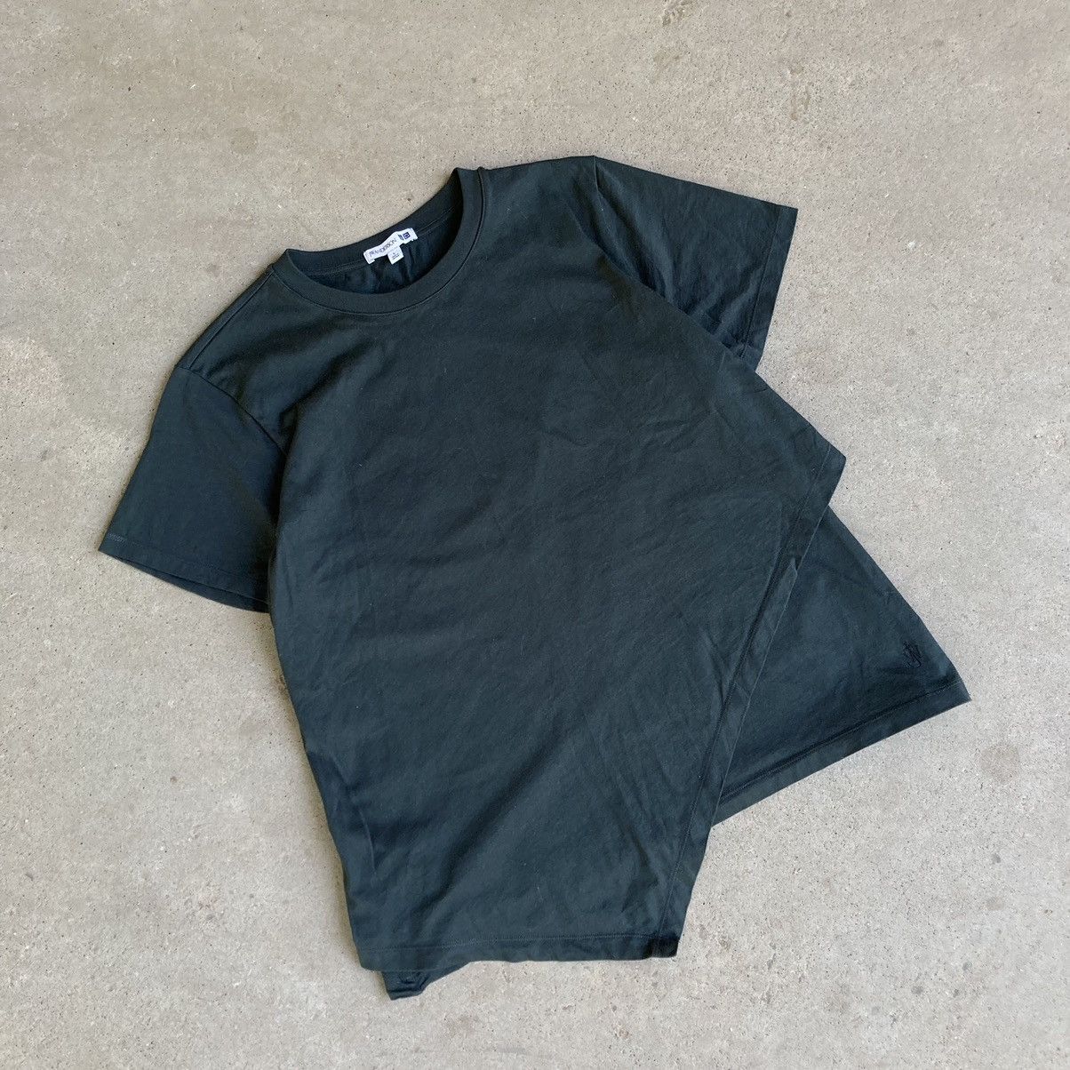 20471120 × JW Anderson JW Anderson x Uniqlo Plain T-Shirt Size L / US 10 / IT 46 - 1 Thumbnail